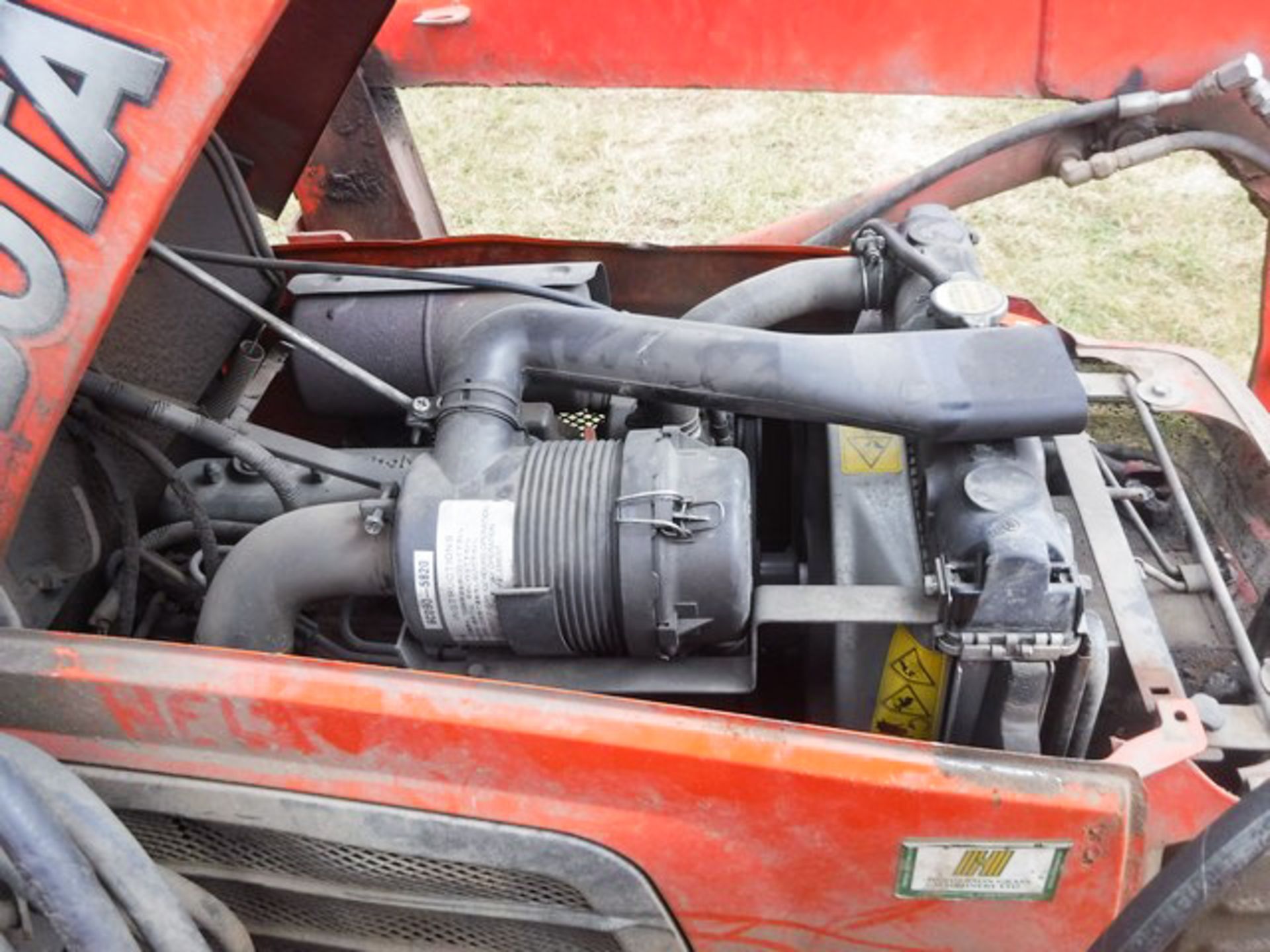 2010 KUBOTA B3030, REG - SN60DFL, 1900HRS (NOT VERIFIED), 2 BUCKETS, C/W KUBOTA LA403EC FRONT LOADER - Image 10 of 21