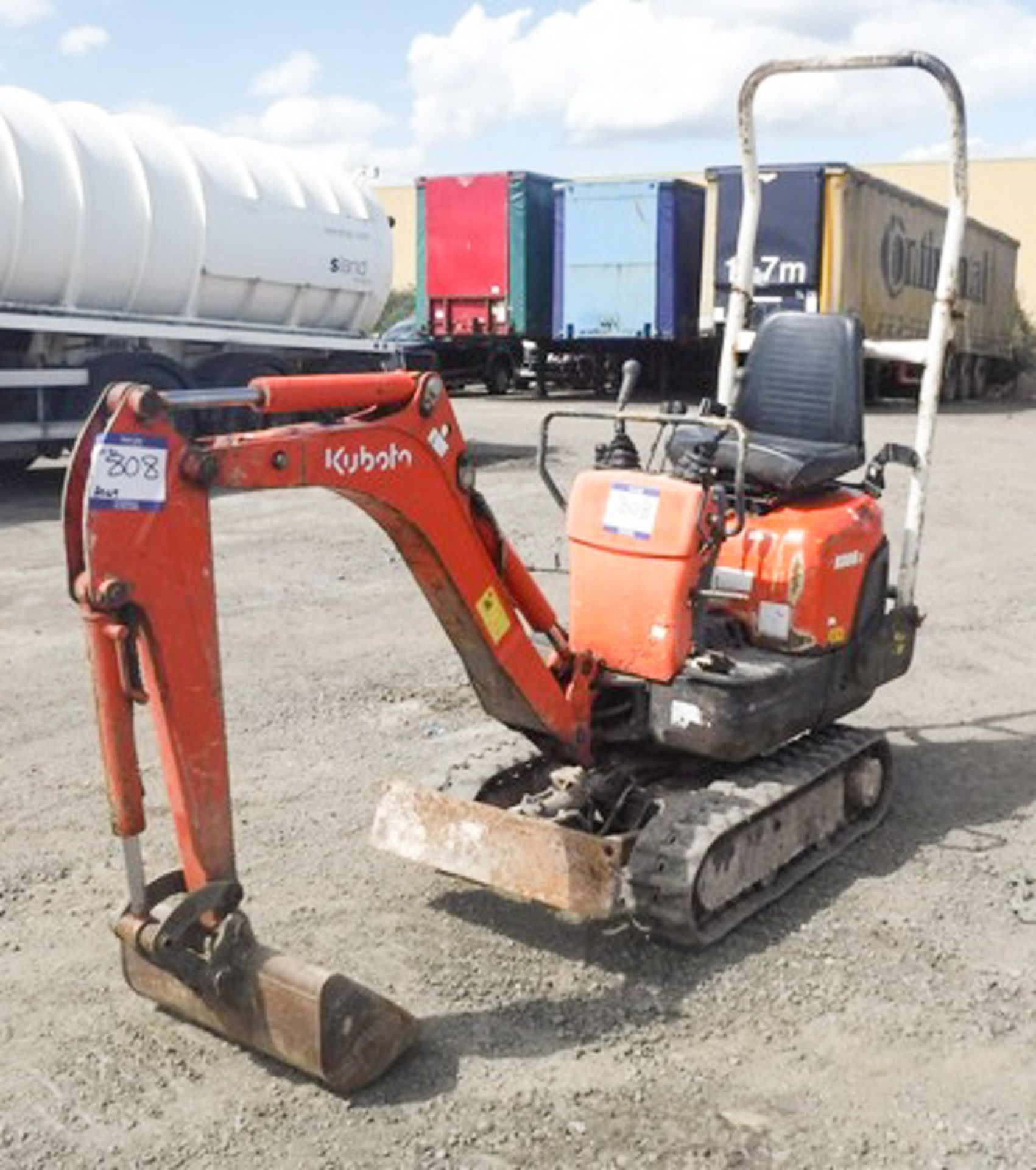 KUBOTA K008-3 ULTRA COMPACT EXCAVATOR C/W WITH BUCKET. SN12613. 3154 HRS. YEAR UNKNOWN