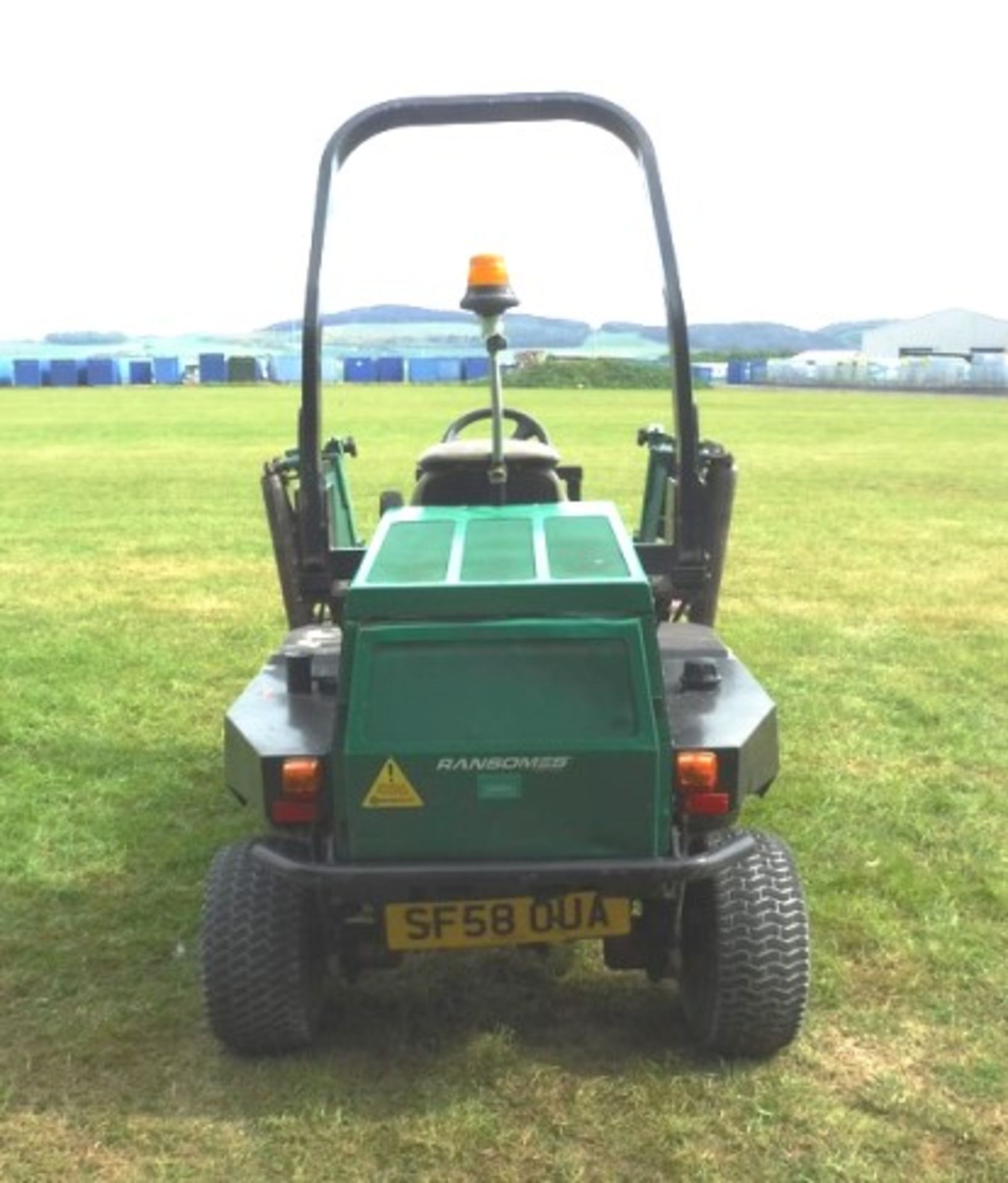 2009 RANSOME PARKWAY 2250 PLUS MOWER. REG NO SF58 OUA. 2714 HRS - Image 16 of 19
