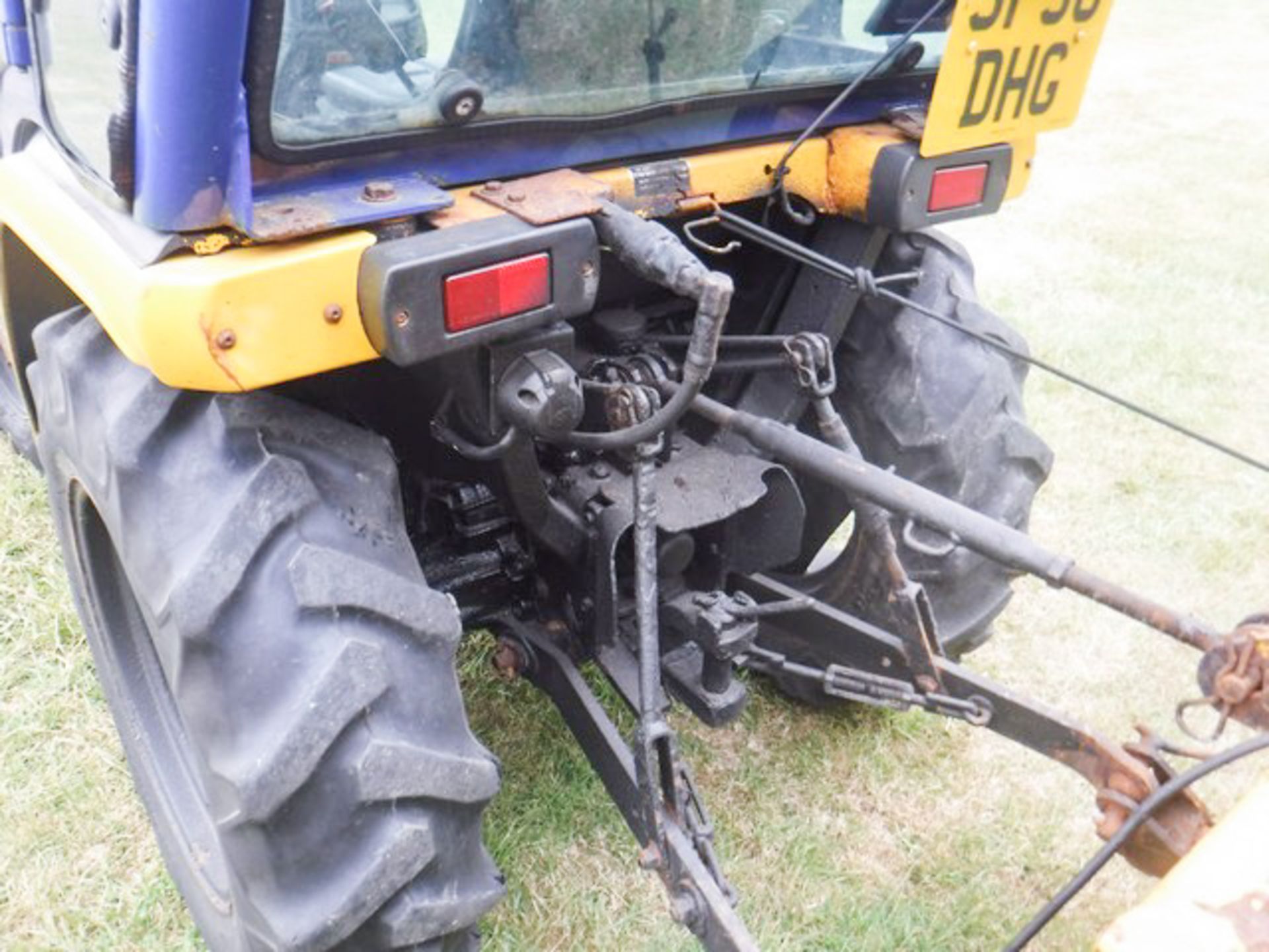 2006 KUBOTA B2400, S/N D31801, REG - SP56DHG, 715HRS (NOT VERIFIED), COMPACT TRACTOR WITH SNOW PLOUG - Image 12 of 17