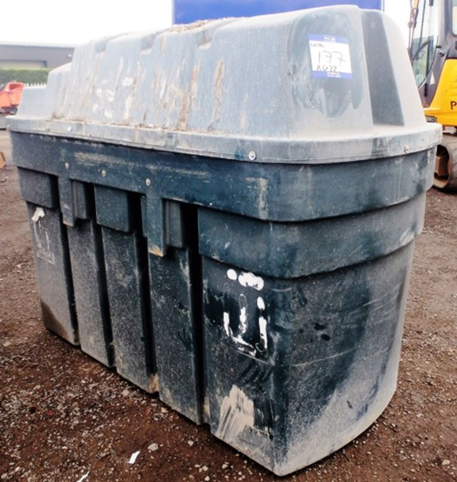 FUEL TANK (UNKNOWN CAPACITY)