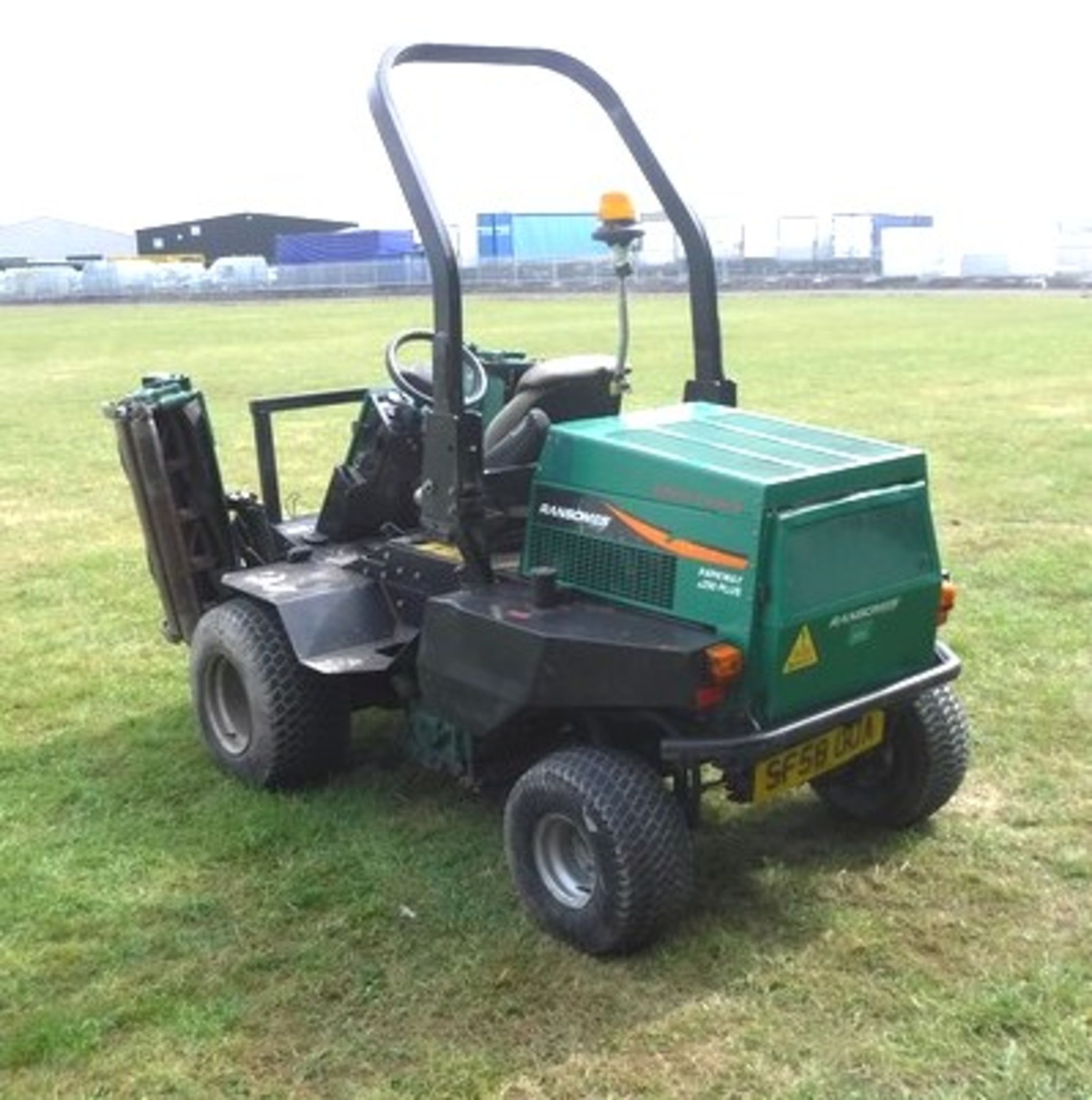 2009 RANSOME PARKWAY 2250 PLUS MOWER. REG NO SF58 OUA. 2714 HRS - Image 17 of 19