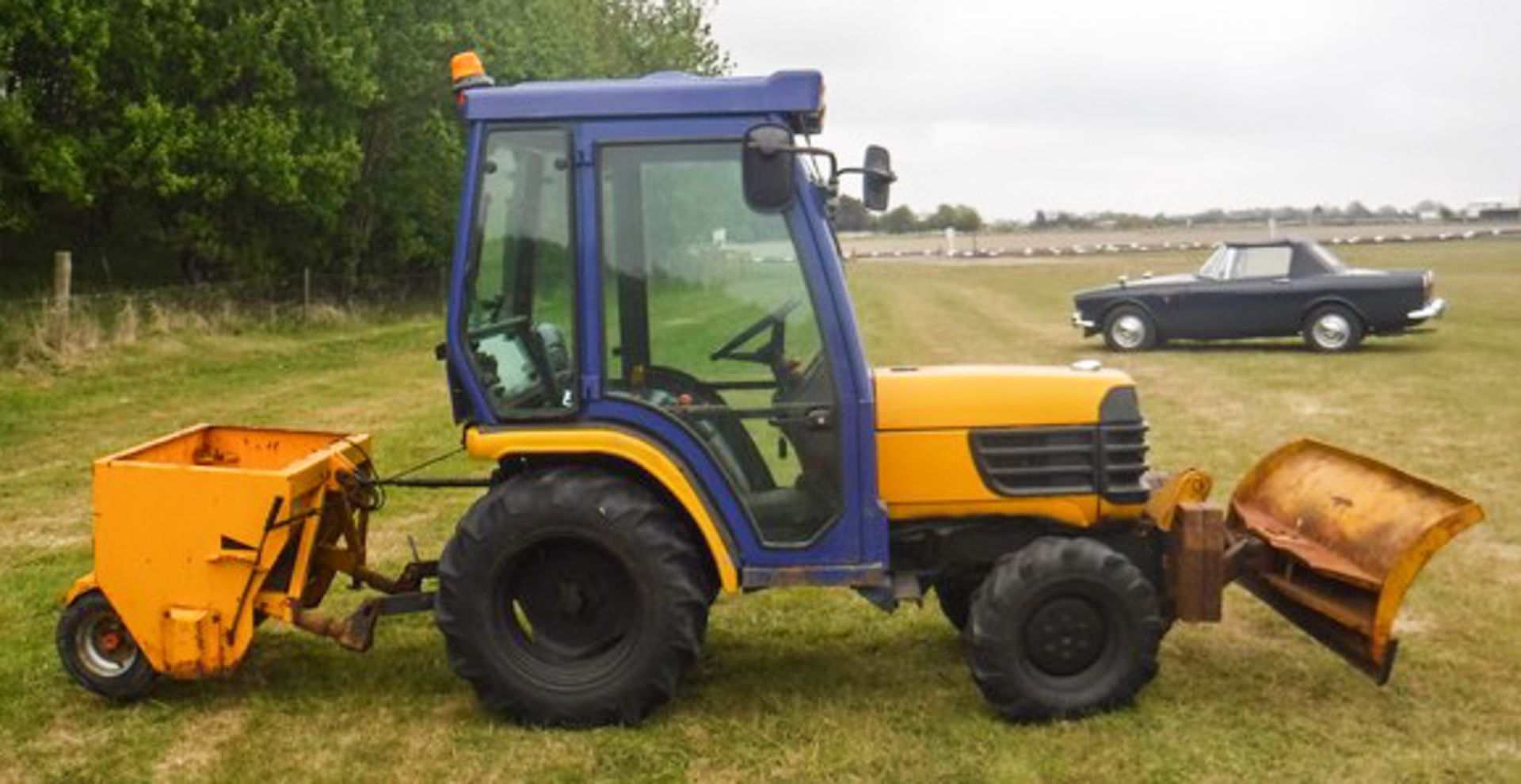 2006 KUBOTA B2400, S/N D31801, REG - SP56DHG, 715HRS (NOT VERIFIED), COMPACT TRACTOR WITH SNOW PLOUG - Image 4 of 17