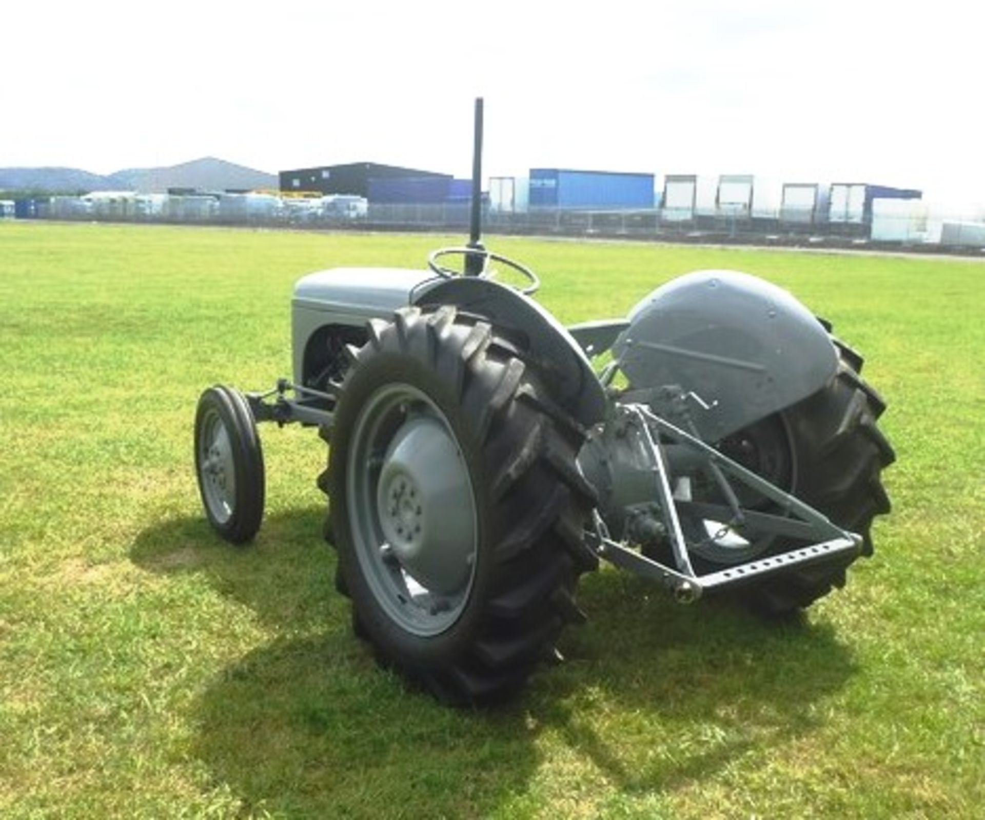1951 MASSEY FERGUSON TED20 PETROL TRACTOR (GREY) MILEAGE NOT KNOWN - NO DIAL - Image 10 of 12