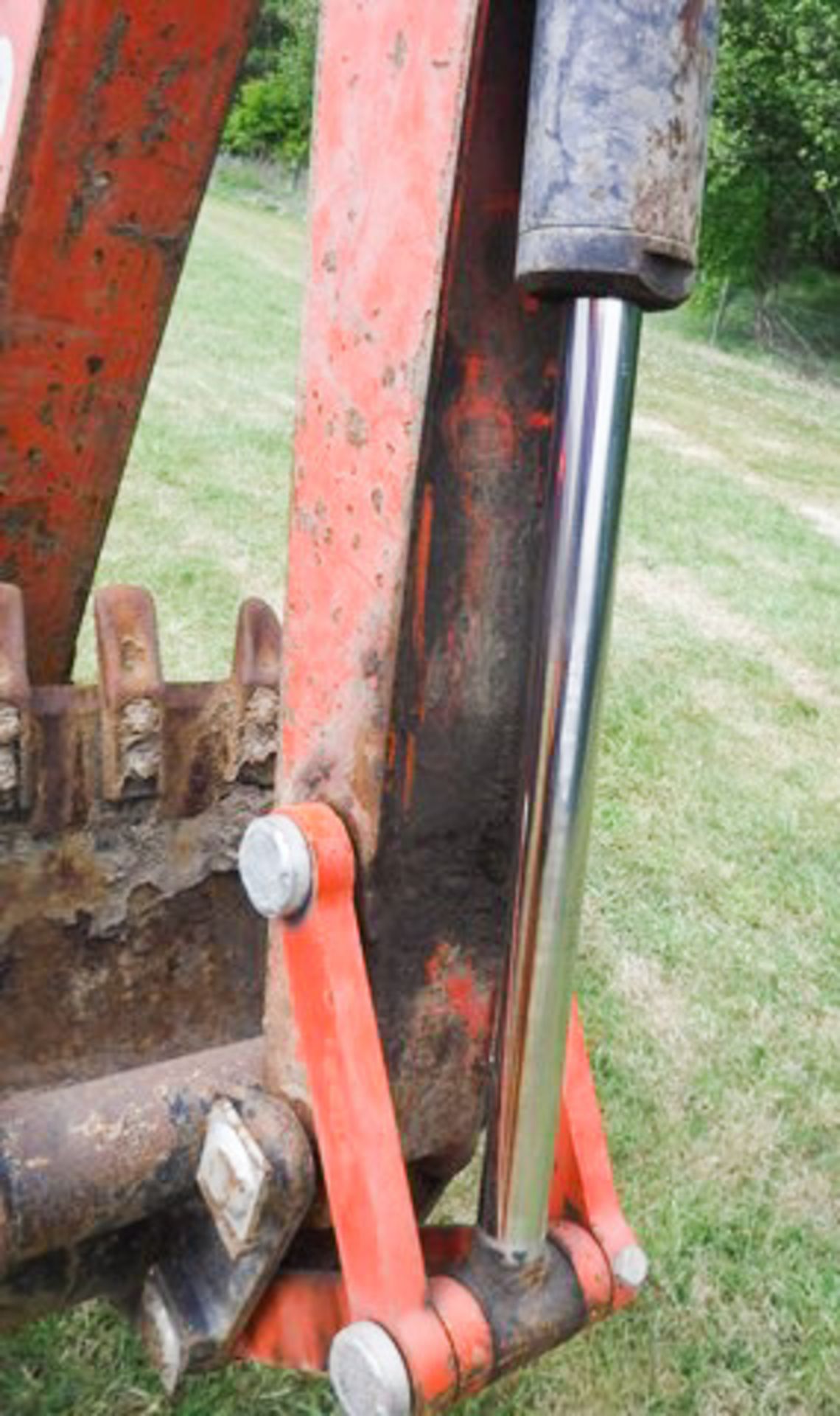 2010 KUBOTA B3030, REG - SN60DFL, 1900HRS (NOT VERIFIED), 2 BUCKETS, C/W KUBOTA LA403EC FRONT LOADER - Image 13 of 21