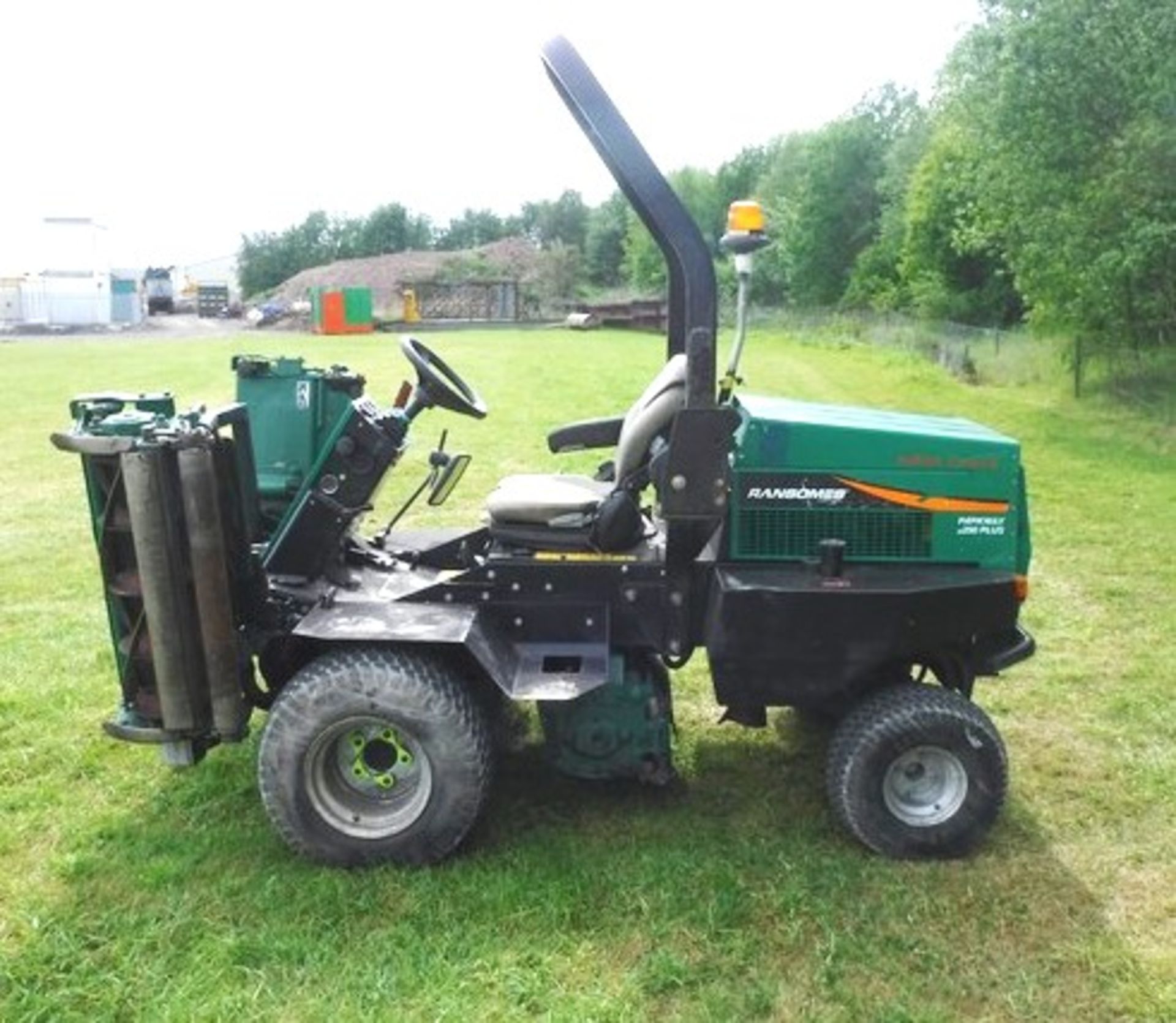 2009 RANSOME PARKWAY 2250 PLUS MOWER. REG NO SF58 OUA. 2714 HRS - Image 18 of 19