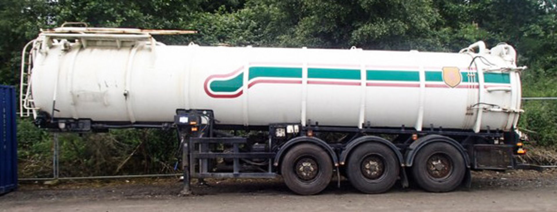 1994 VALLELY SDCLT72C TANKER, CHASSIS NO - SDCTA32R3SDC16720, 3 AXLES, GVW (TONNES) 34000, TESTED UN - Bild 2 aus 9