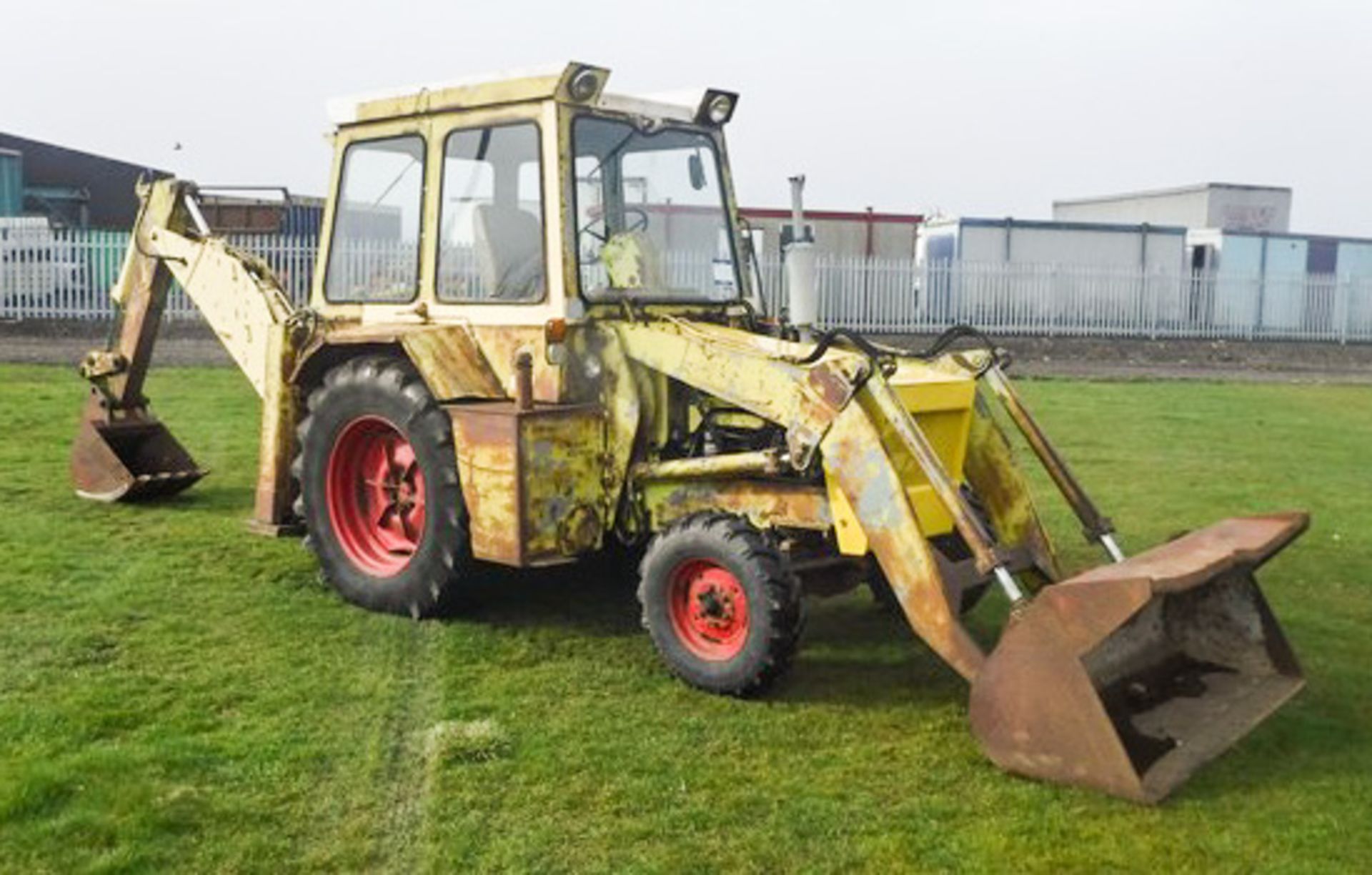 1972/1973 HYMAC 270 BACKHOE LOADER, SN 207-270, 4182 HOURS (NOT VERIFIED), ENGINE NO C407354, CHASSI