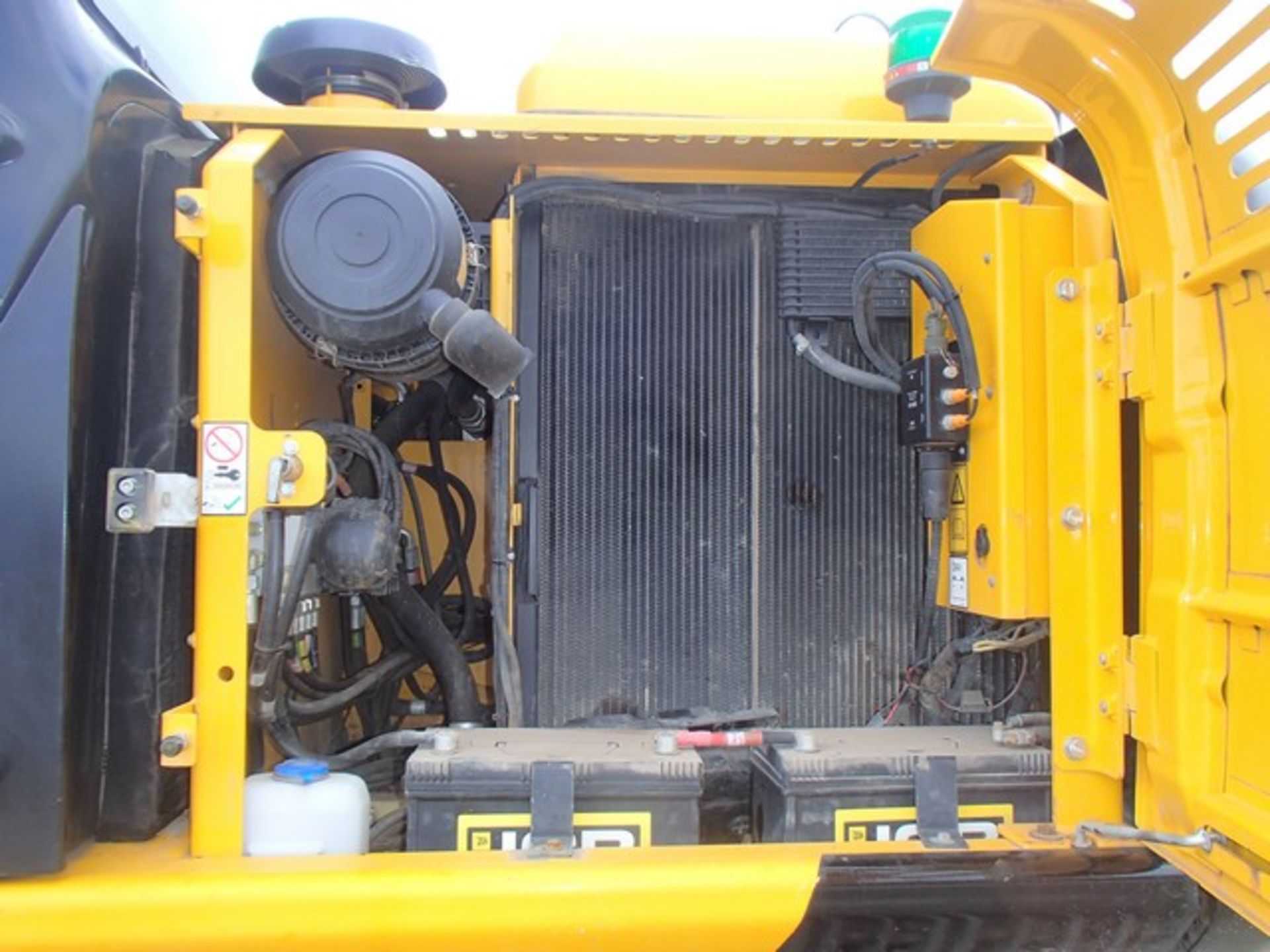 2014 JCB 145HD WIDESPREAD, S/N JCBJS14EV023, 1875HRS (NOT VERIFIED) C/W 2 SETS OF TRACKS STANDARD & - Image 17 of 35