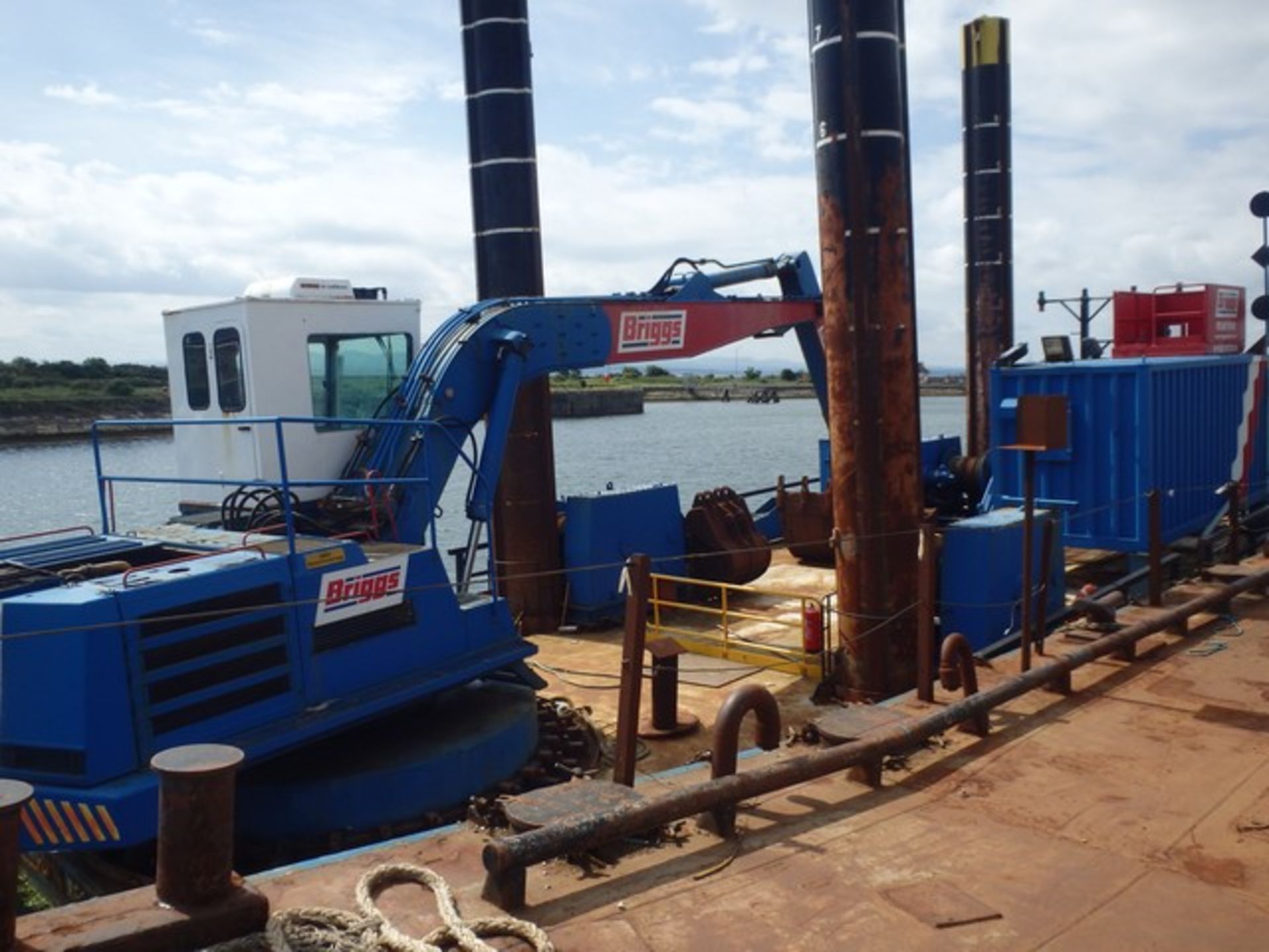 1957 STEEL DUMB BARGE WITH LIEBERR 962 EXCAVATOR C/W 3M & 5M BUCKETS, 3 X 16M SPUD LEGS - WINCH OPER - Image 6 of 16