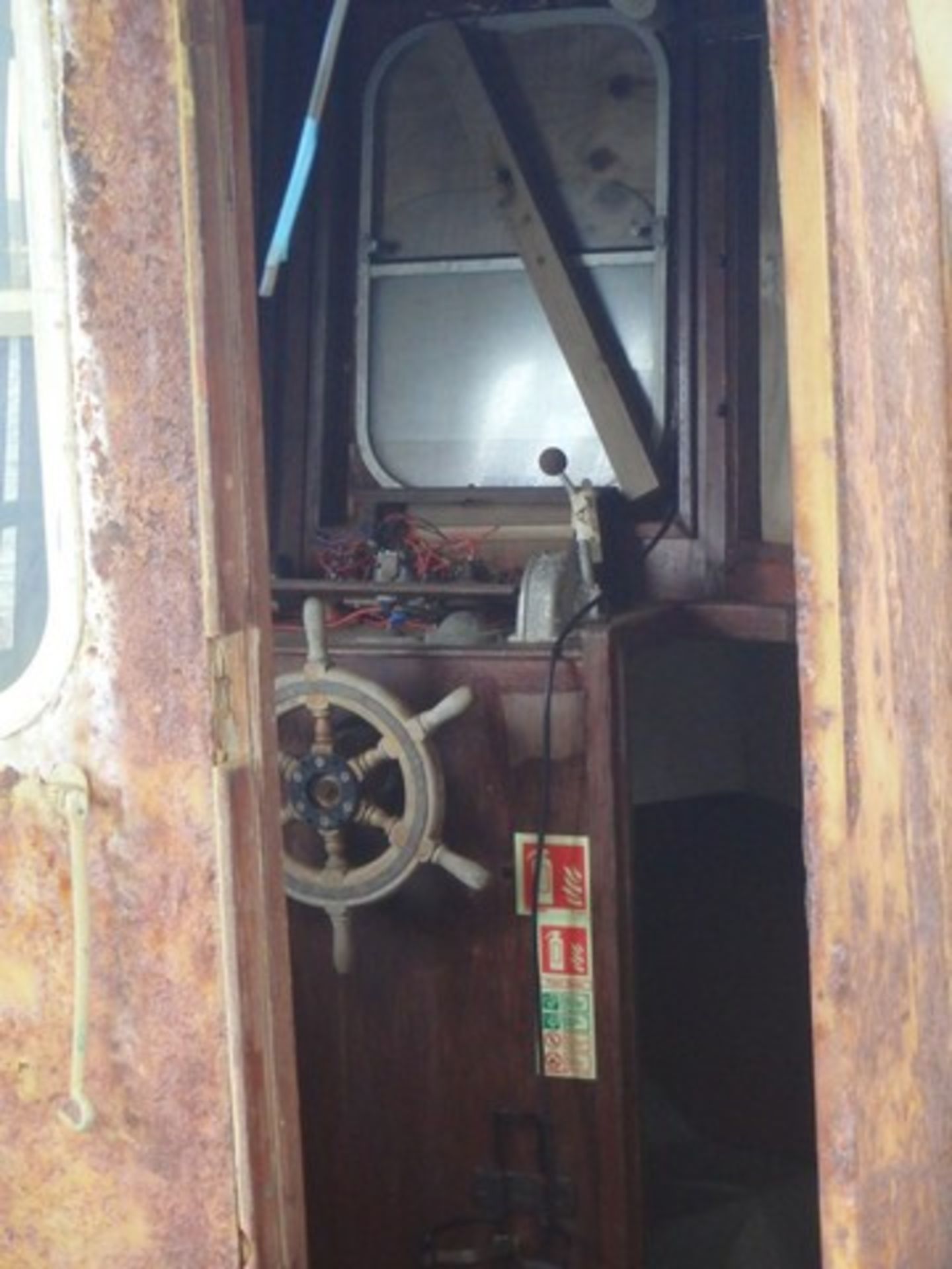 STEEL WORK BOAT, 4 CYL FORD ENGINE, L - 8.2M, W -2.8, H - 3.5M, NOT IN CERT (SOLD AS SEEN)** 10% BUY - Image 7 of 10