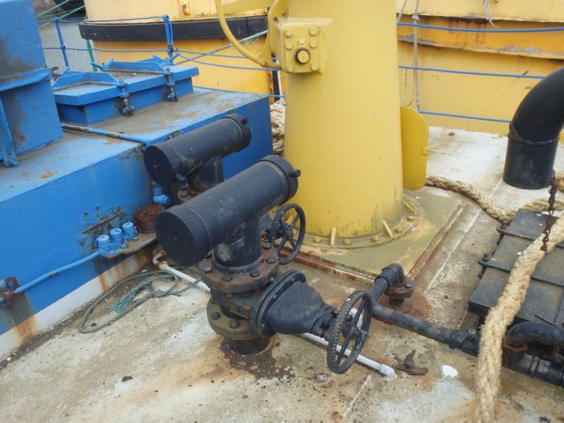 STEEL DUMB BARGE (SULLAGE) C/W GENERATOR & PUMPING PIPEWORK, L - 20.69M, W - 7M, NOT IN CERT (SOLD A - Bild 7 aus 18