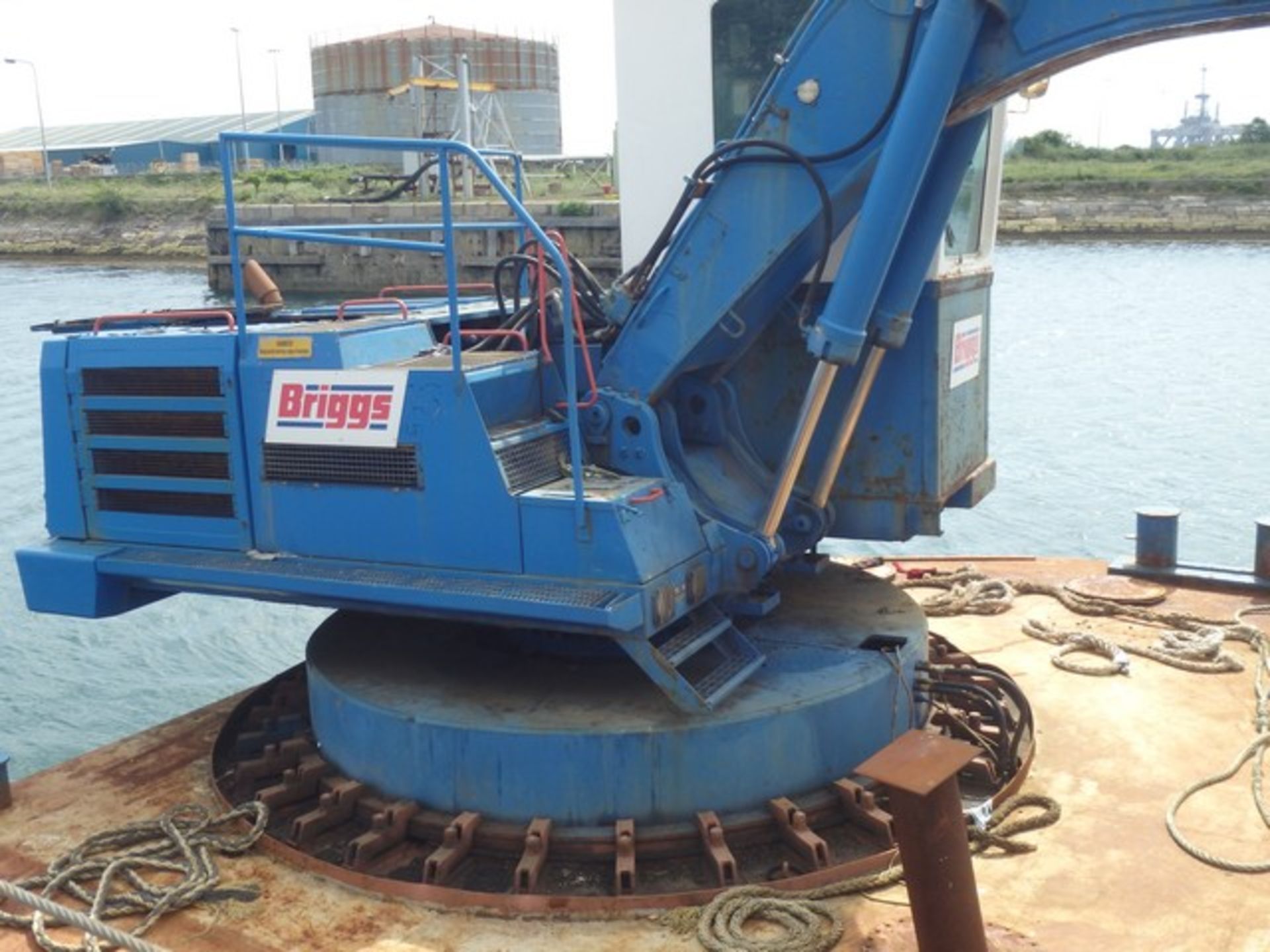 1957 STEEL DUMB BARGE WITH LIEBERR 962 EXCAVATOR C/W 3M & 5M BUCKETS, 3 X 16M SPUD LEGS - WINCH OPER - Image 9 of 16