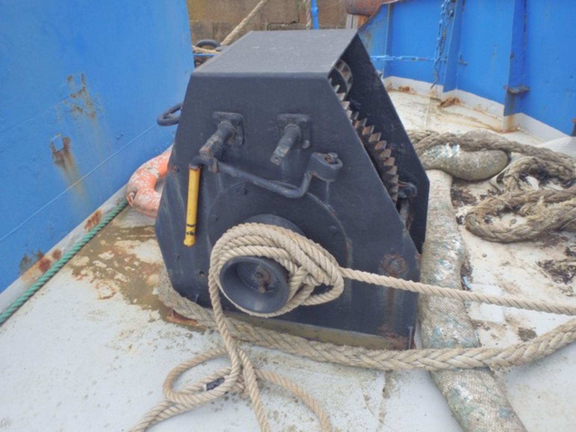 STEEL DUMB BARGE (SULLAGE) C/W GENERATOR & PUMPING PIPEWORK, L - 20.69M, W - 7M, NOT IN CERT (SOLD A - Bild 12 aus 18