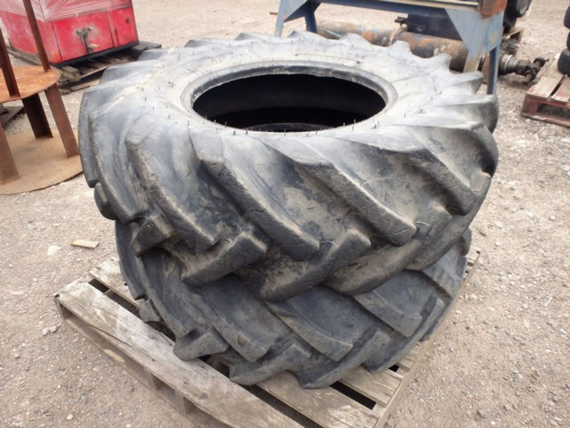 2 x TELEHANDLER TYRES 16.5 / 85 - 24, 14 PLY