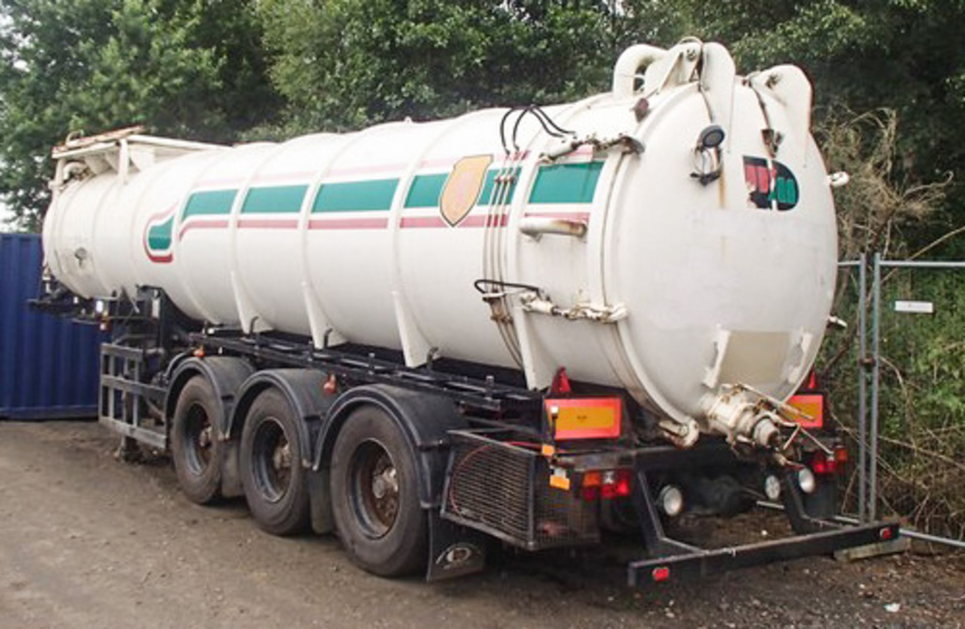 1994 VALLELY SDCLT72C TANKER, CHASSIS NO - SDCTA32R3SDC16720, 3 AXLES, GVW (TONNES) 34000, TESTED UN - Bild 3 aus 9