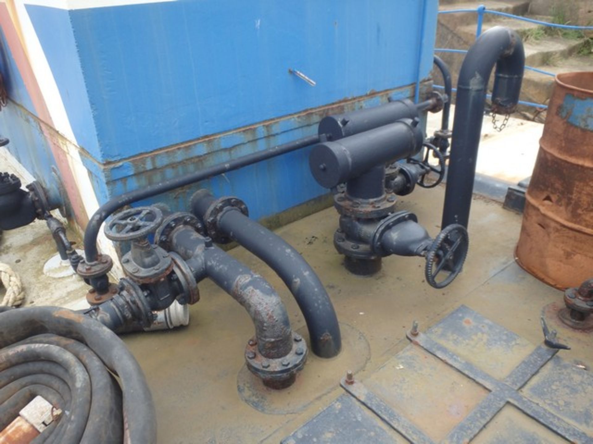 STEEL DUMB BARGE (SULLAGE) C/W GENERATOR & PUMPING PIPEWORK, L - 20.69M, W - 7M, NOT IN CERT (SOLD A - Bild 15 aus 18