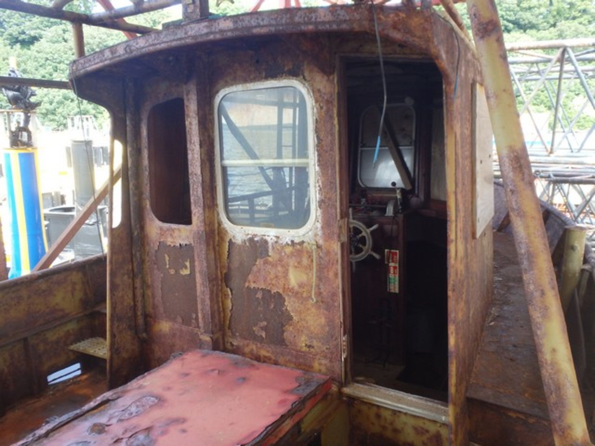 STEEL WORK BOAT, 4 CYL FORD ENGINE, L - 8.2M, W -2.8, H - 3.5M, NOT IN CERT (SOLD AS SEEN)** 10% BUY - Bild 6 aus 10