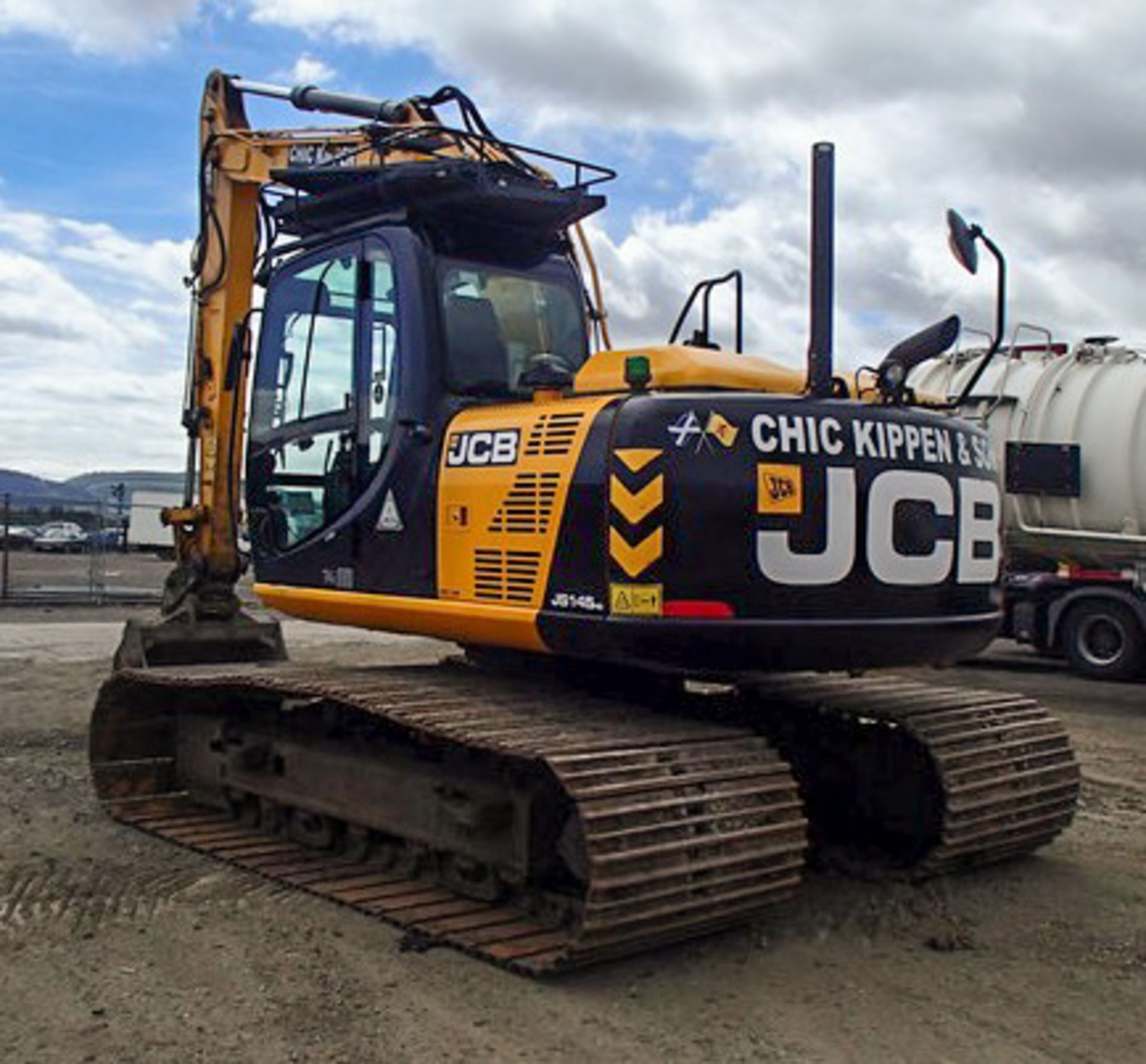 2014 JCB 145HD WIDESPREAD, S/N JCBJS14EV023, 1875HRS (NOT VERIFIED) C/W 2 SETS OF TRACKS STANDARD & - Image 7 of 35