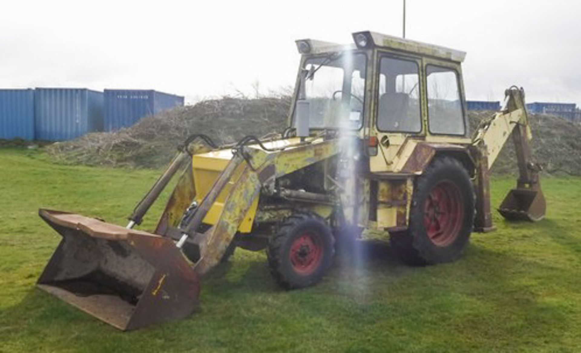 1972/1973 HYMAC 270 BACKHOE LOADER, SN 207-270, 4182 HOURS (NOT VERIFIED), ENGINE NO C407354, CHASSI - Image 2 of 11