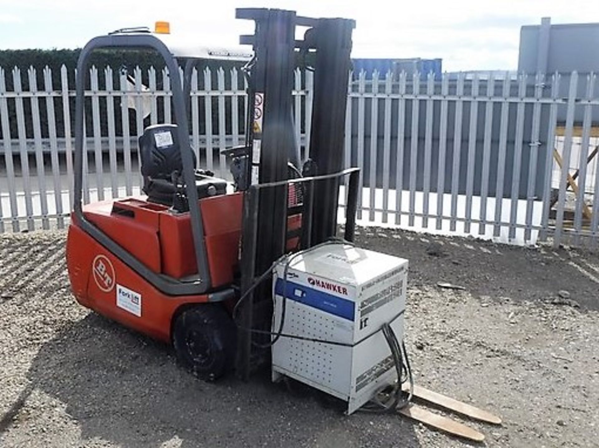 2004 BT CARGO CBT15 FORKLIFT - SN LE249762 - 4198 HRS. 1.5T