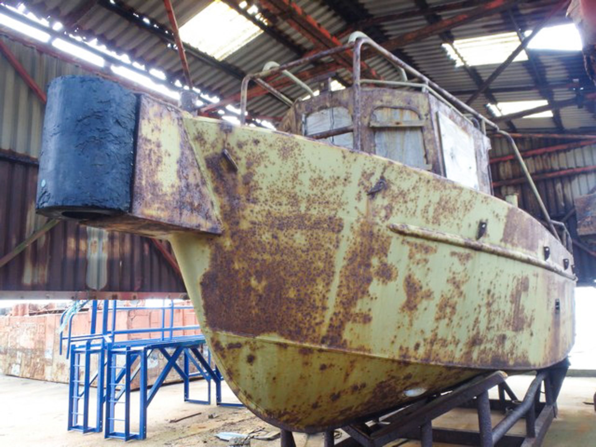 STEEL WORK BOAT, 4 CYL FORD ENGINE, L - 8.2M, W -2.8, H - 3.5M, NOT IN CERT (SOLD AS SEEN)** 10% BUY - Image 2 of 10