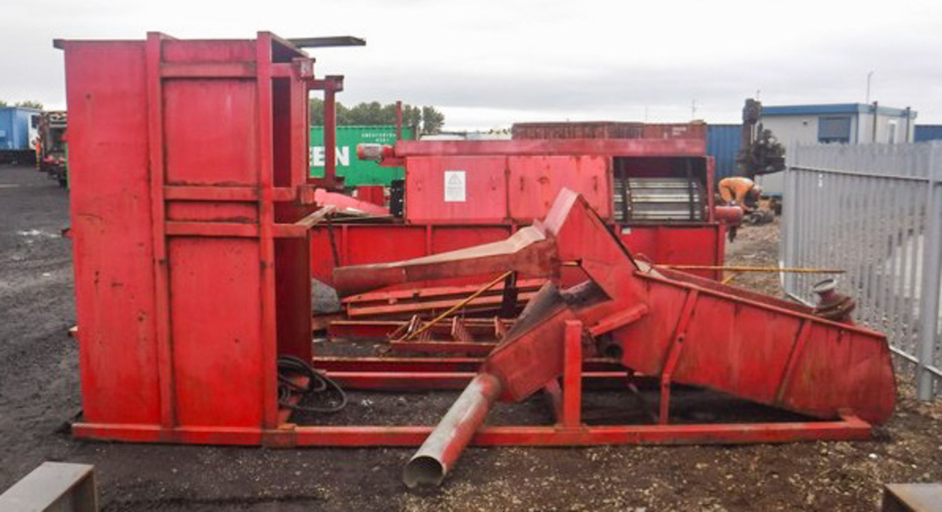 GRAVEL WASH PLANT, TROMMELL FRAME C/W LADDERS, HOLDING TANK & SCREEN - Image 5 of 7