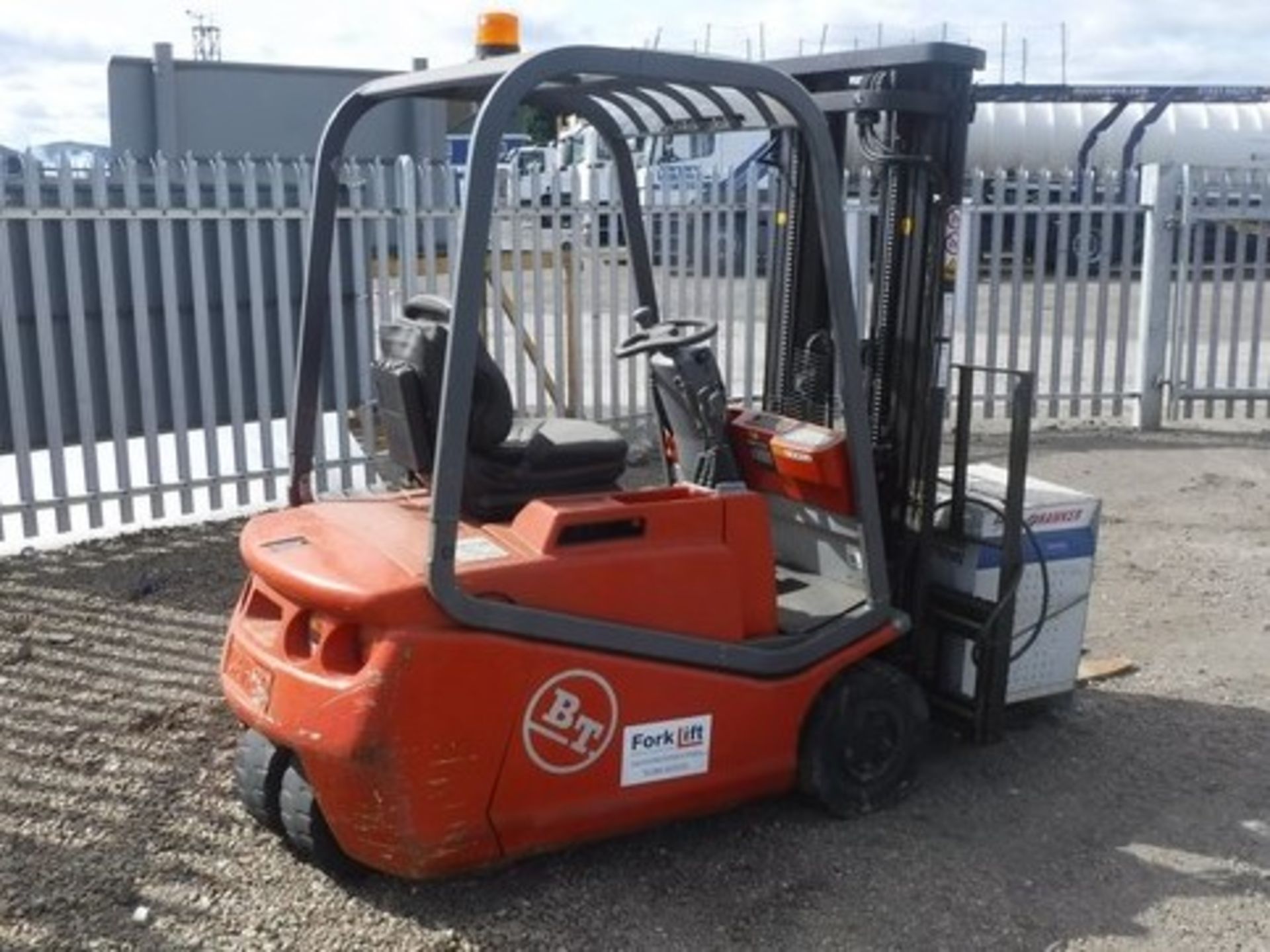 2004 BT CARGO CBT15 FORKLIFT - SN LE249762 - 4198 HRS. 1.5T - Image 2 of 8