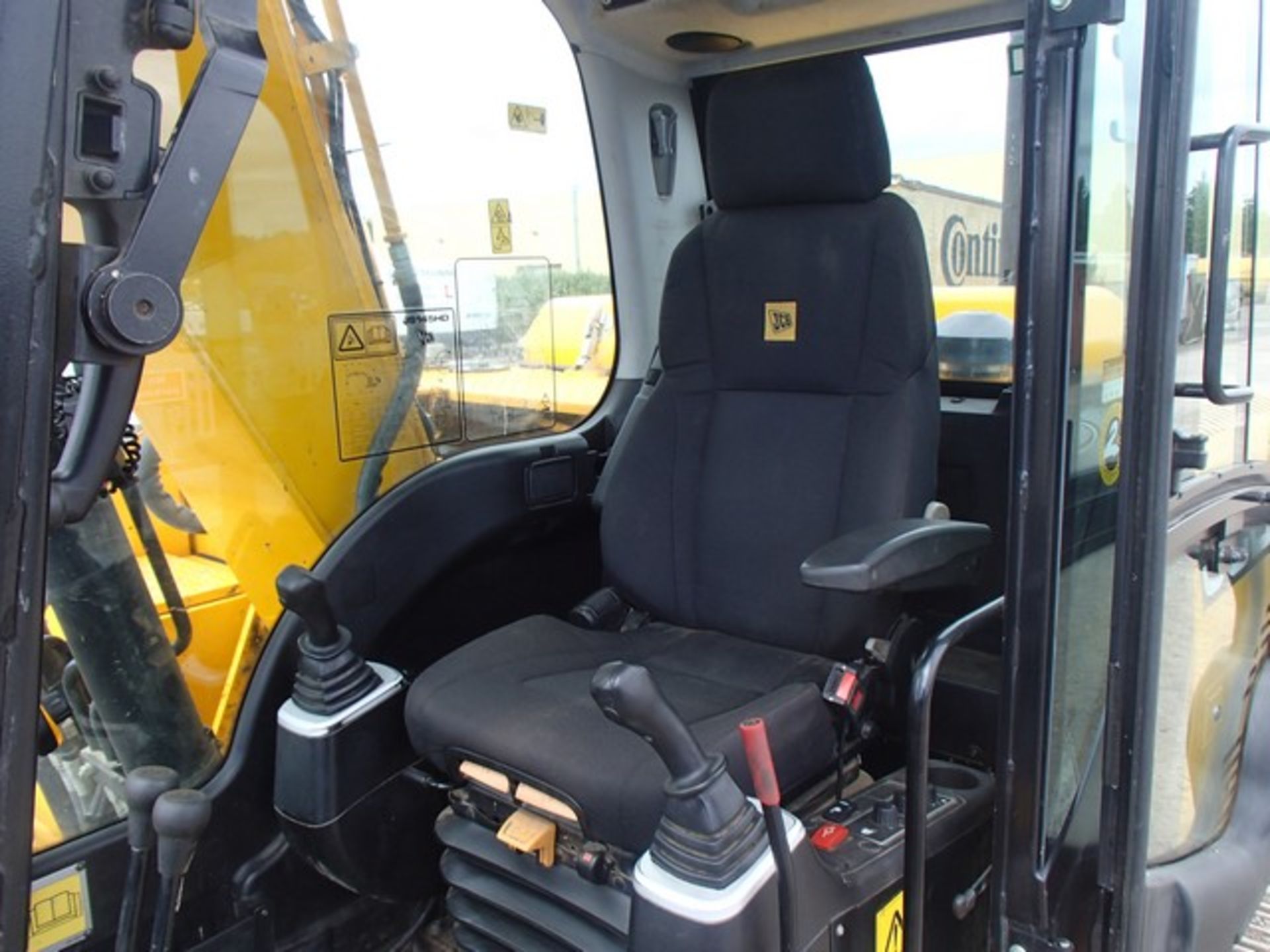 2014 JCB 145HD WIDESPREAD, S/N JCBJS14EV023, 1875HRS (NOT VERIFIED) C/W 2 SETS OF TRACKS STANDARD & - Image 25 of 35