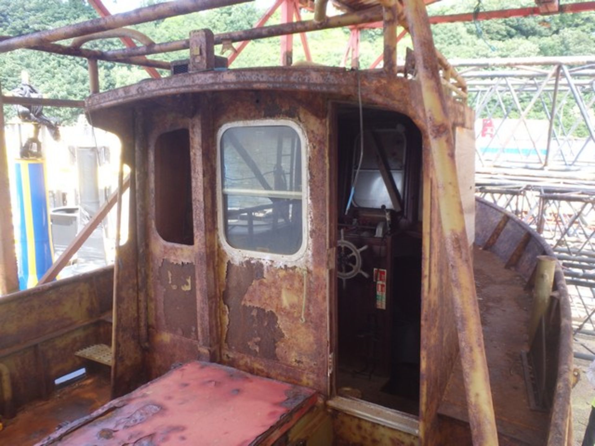 STEEL WORK BOAT, 4 CYL FORD ENGINE, L - 8.2M, W -2.8, H - 3.5M, NOT IN CERT (SOLD AS SEEN)** 10% BUY - Bild 10 aus 10