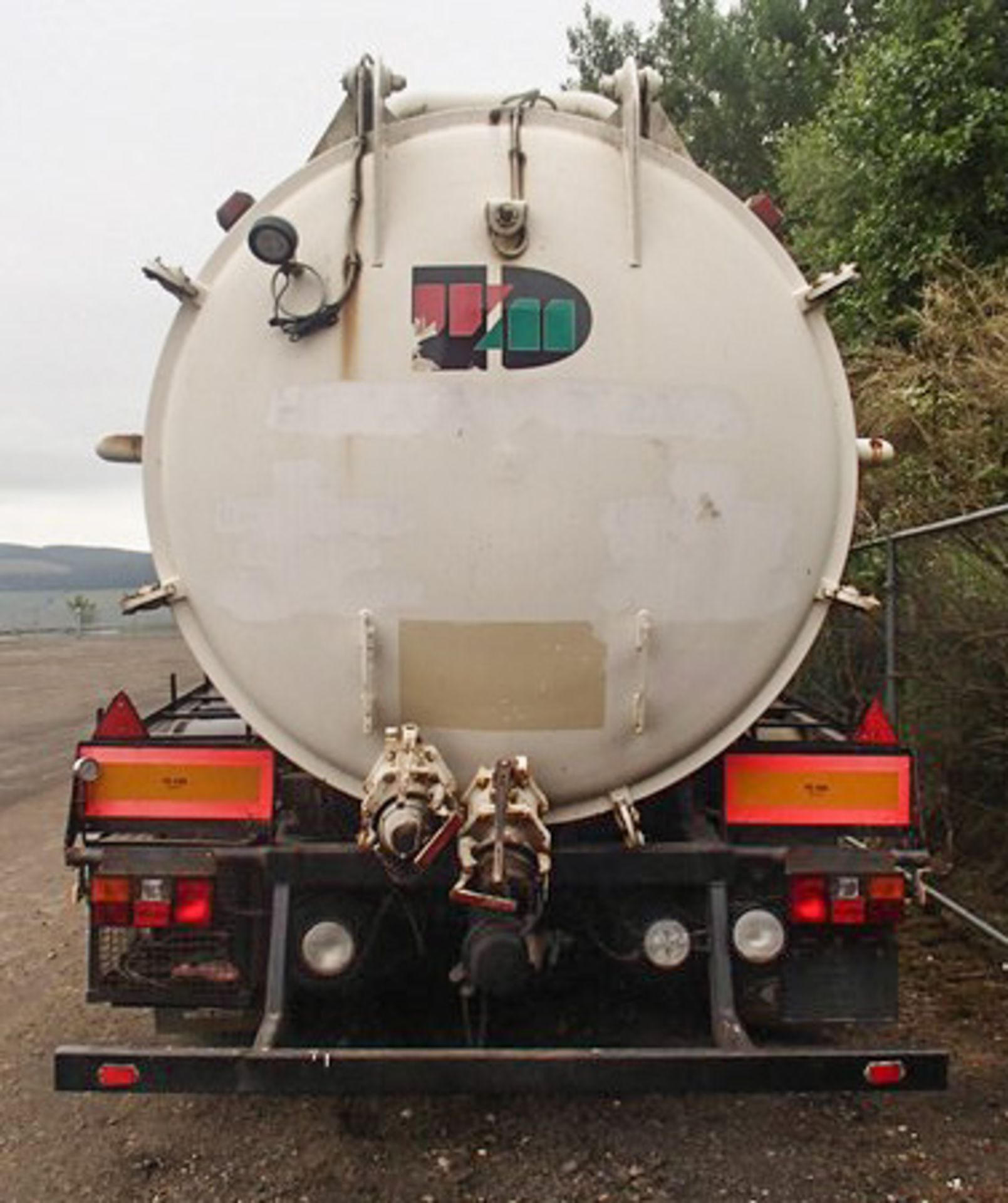 1994 VALLELY SDCLT72C VACUUM TANKER, CHASSIS NO - SDCTA32R3SDC16720, 3 AXLES, GVW (TONNES) 34000, TE - Image 4 of 9