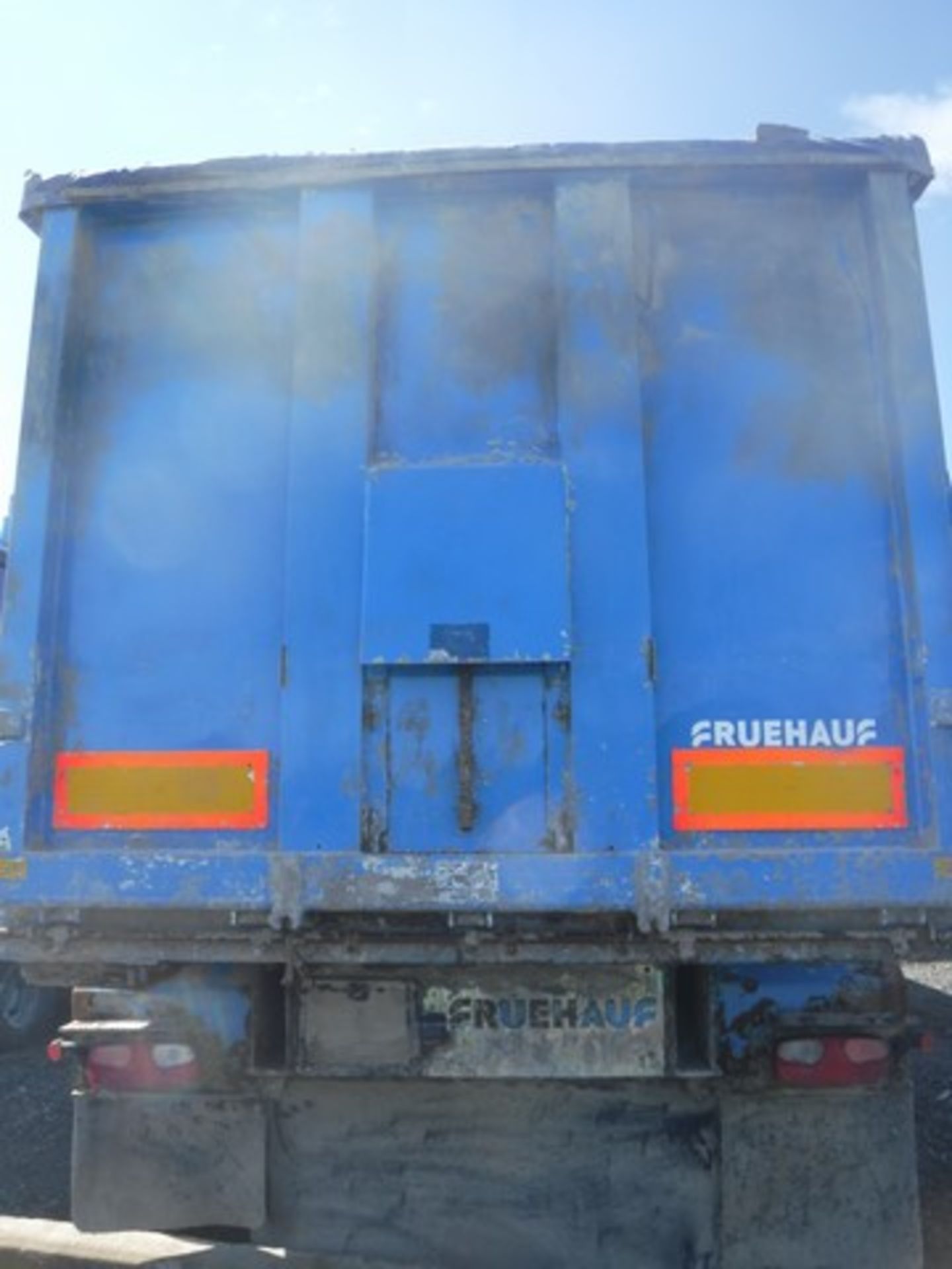 2006 FRUEHAUF SLOPPER TIPPER, 3 AXLES, ID - C234043, GVW (TONNES) 37500, MOT UNTIL JULY 2017, WITH Q - Image 2 of 7