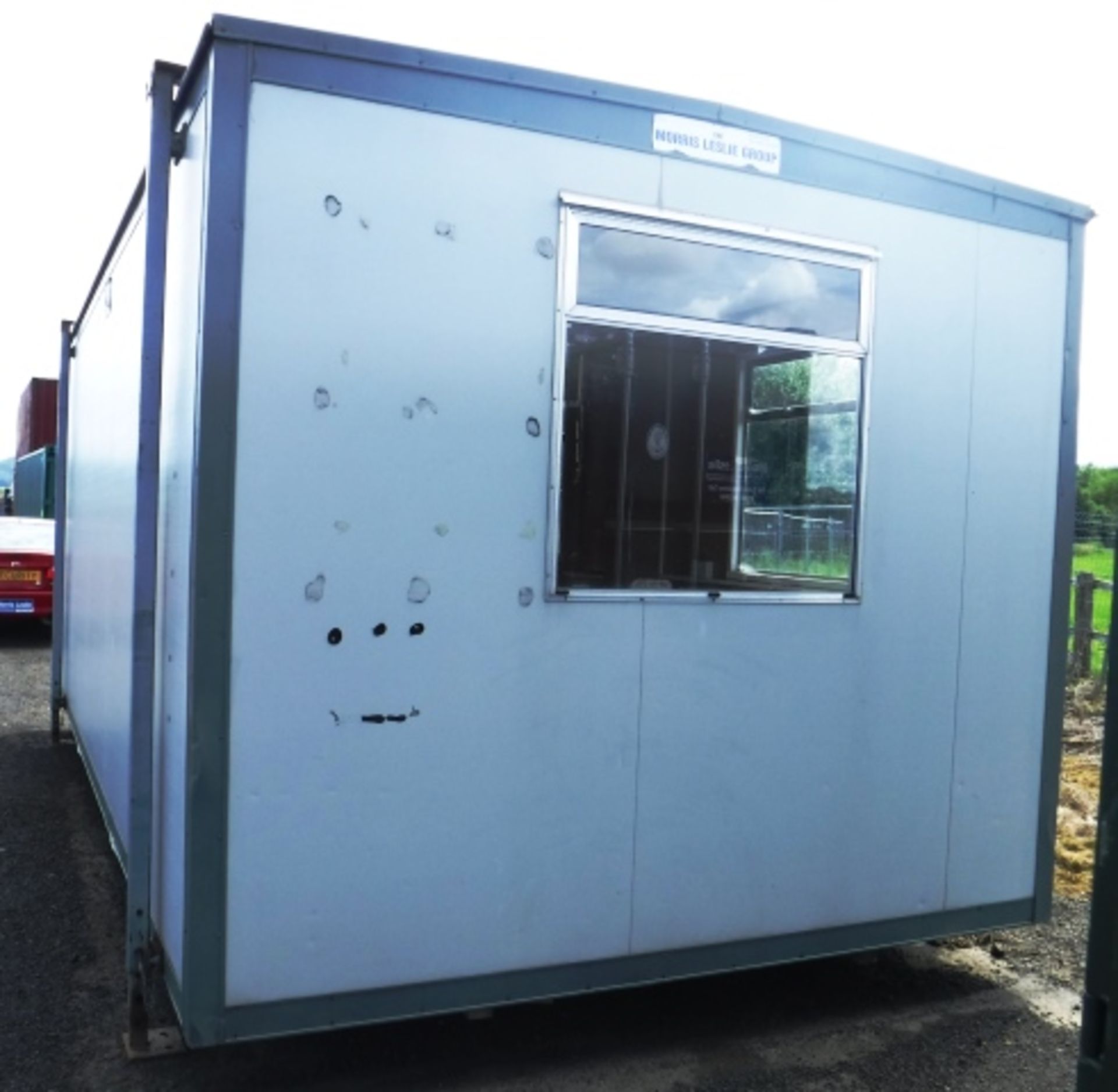 20FT X 10FT PORTABLE CABIN WITH SINGLE DOOR ON GABLE END,3 WINDOWS, 3 TABLES - Image 2 of 7