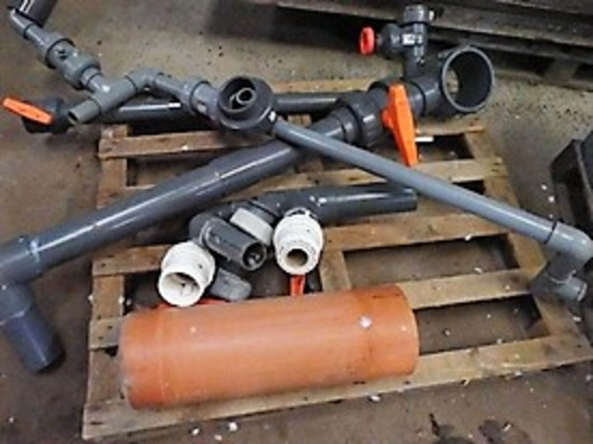 SELECTION OF PIPE FITTINGS