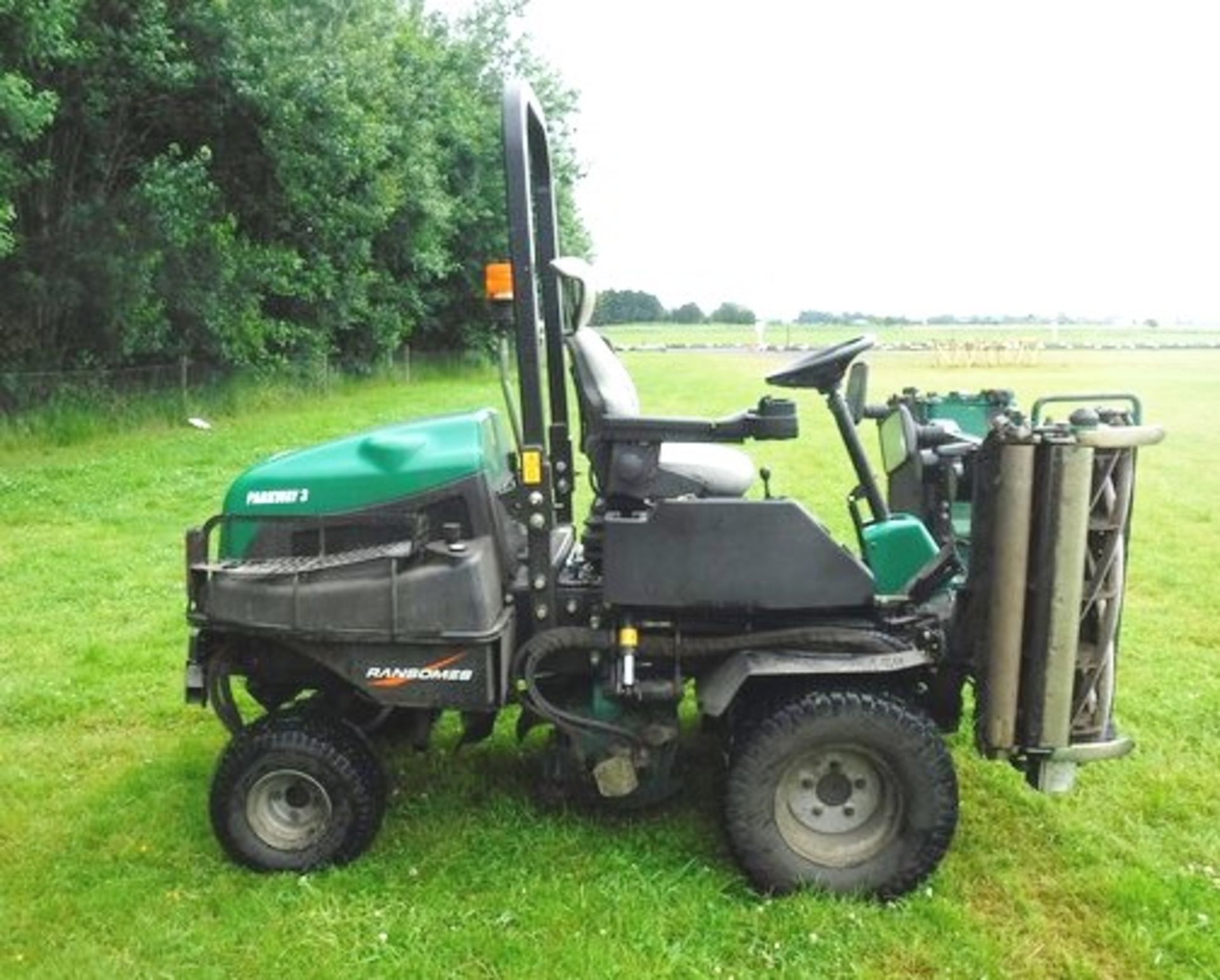 2013 REG RANSOMES PARKWAY 3 RIDE-ON MOWER REG SF13 HKG. S/N H000414. 2039HRS (NOT VERIFIED) - Image 11 of 16