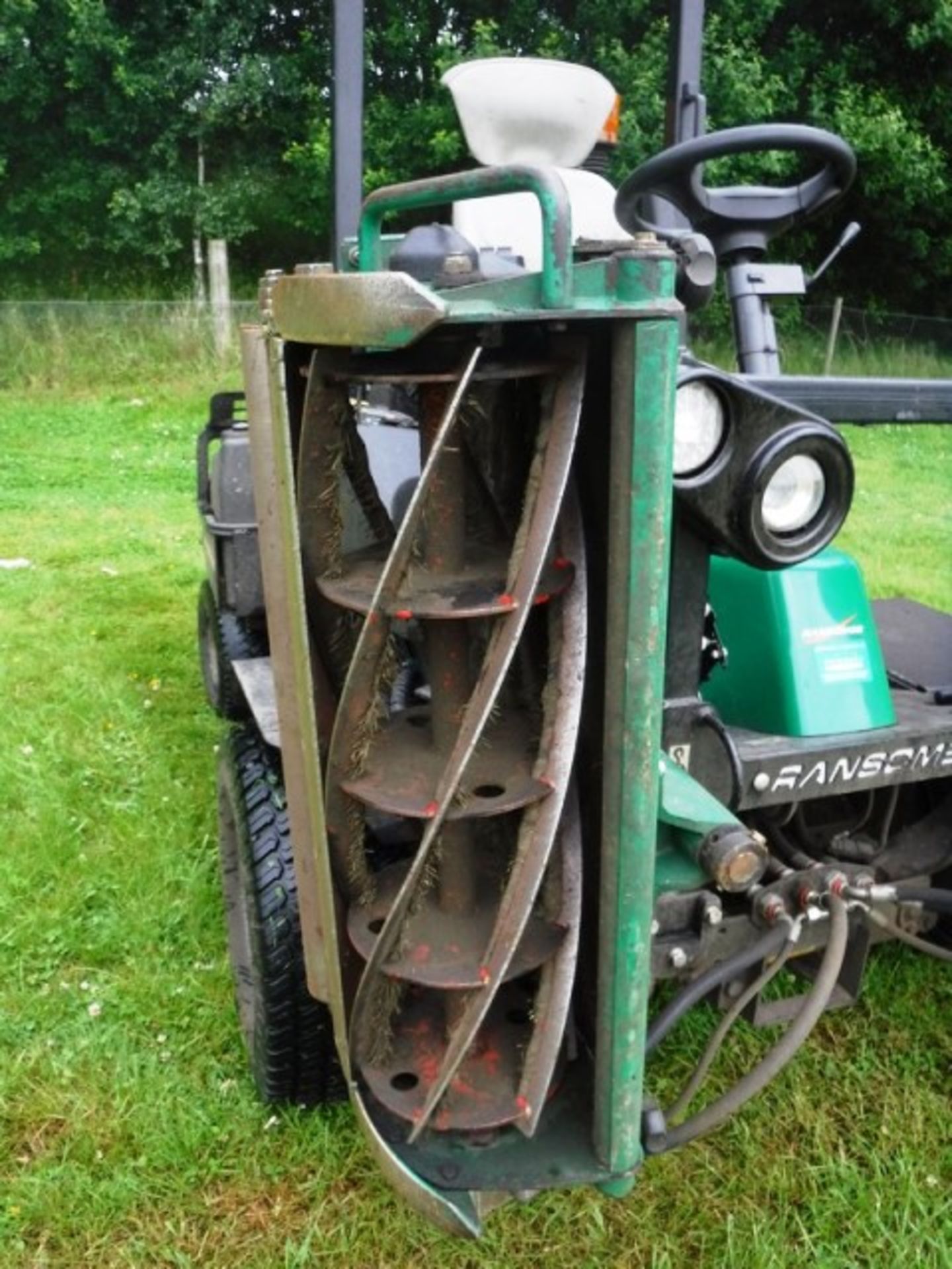 2013 REG RANSOMES PARKWAY 3 RIDE-ON MOWER REG SF13 HKG. S/N H000414. 2039HRS (NOT VERIFIED) - Image 2 of 16