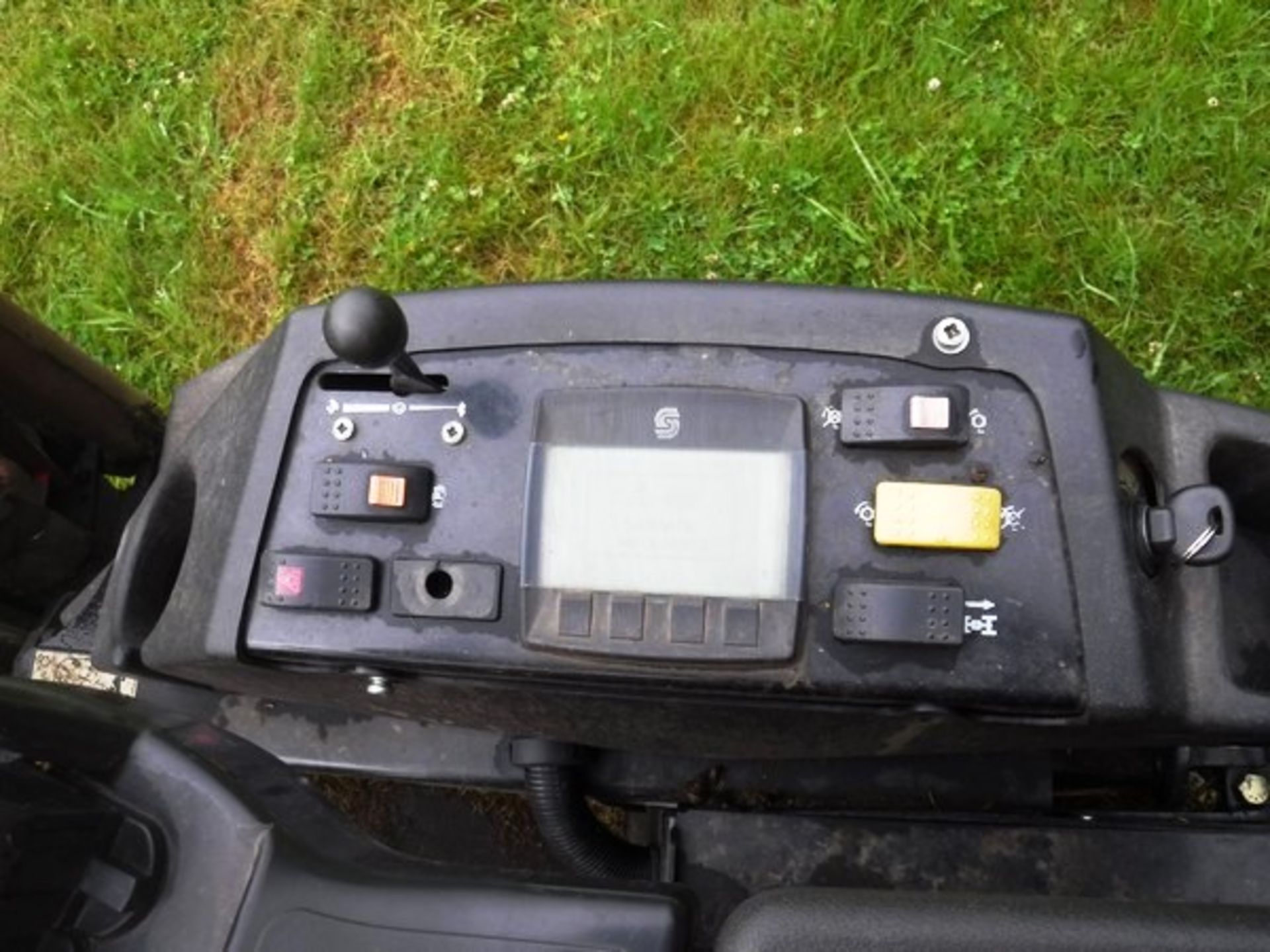 2013 REG RANSOMES PARKWAY 3 RIDE-ON MOWER REG SF13 HKG. S/N H000414. 2039HRS (NOT VERIFIED) - Image 6 of 16