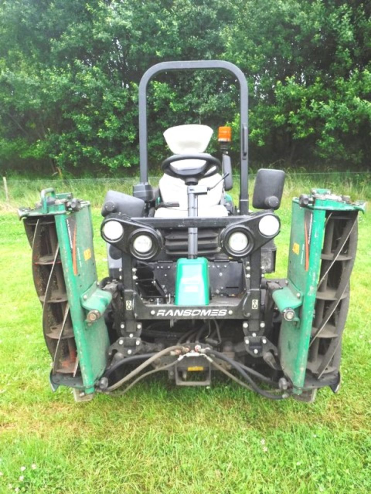 2013 REG RANSOMES PARKWAY 3 RIDE-ON MOWER REG SF13 HKG. S/N H000414. 2039HRS (NOT VERIFIED) - Image 9 of 16