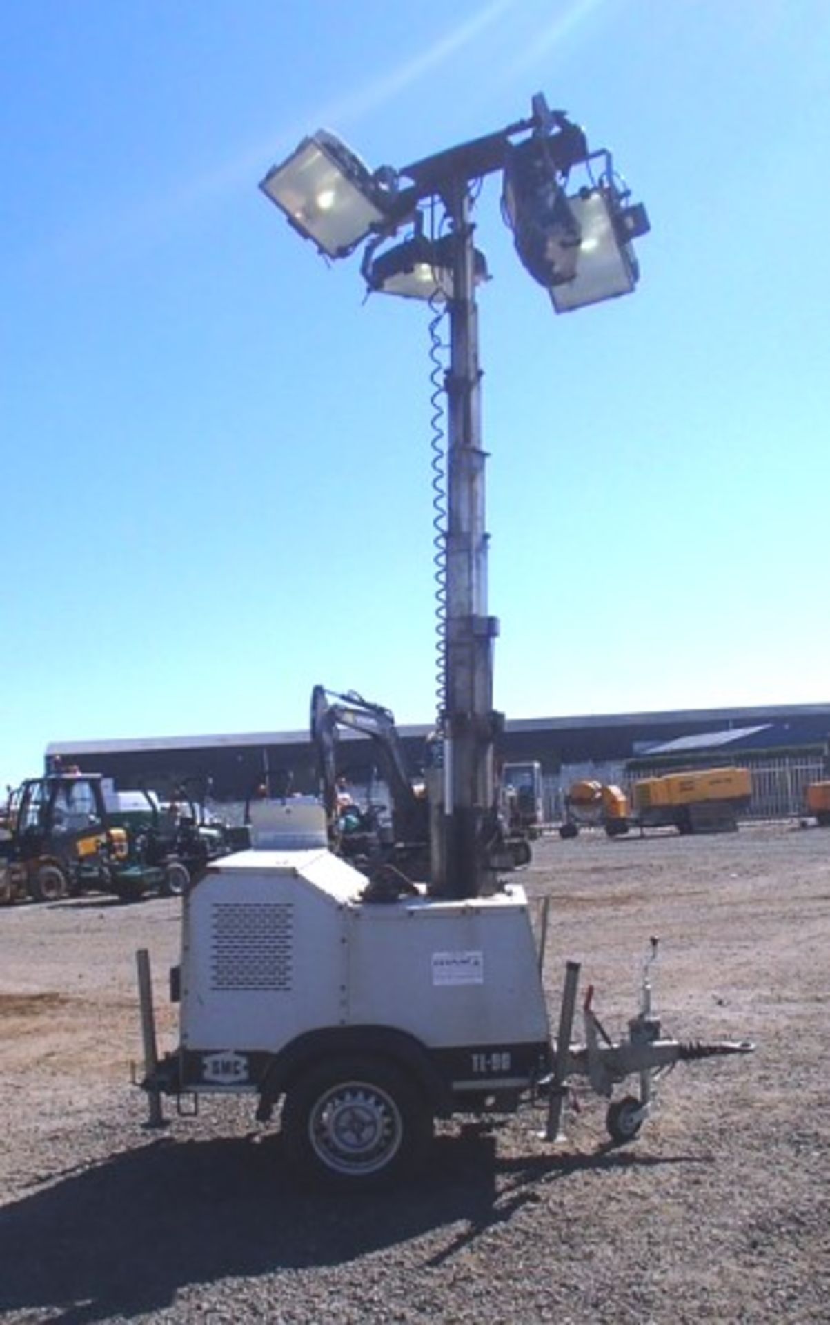 2010 SMC TL-90 SN t90108721 TOWABLE TOWER LIGHTS. ENGINE POWR 7.7KW@1500RPM. 932 HRS - Image 2 of 6
