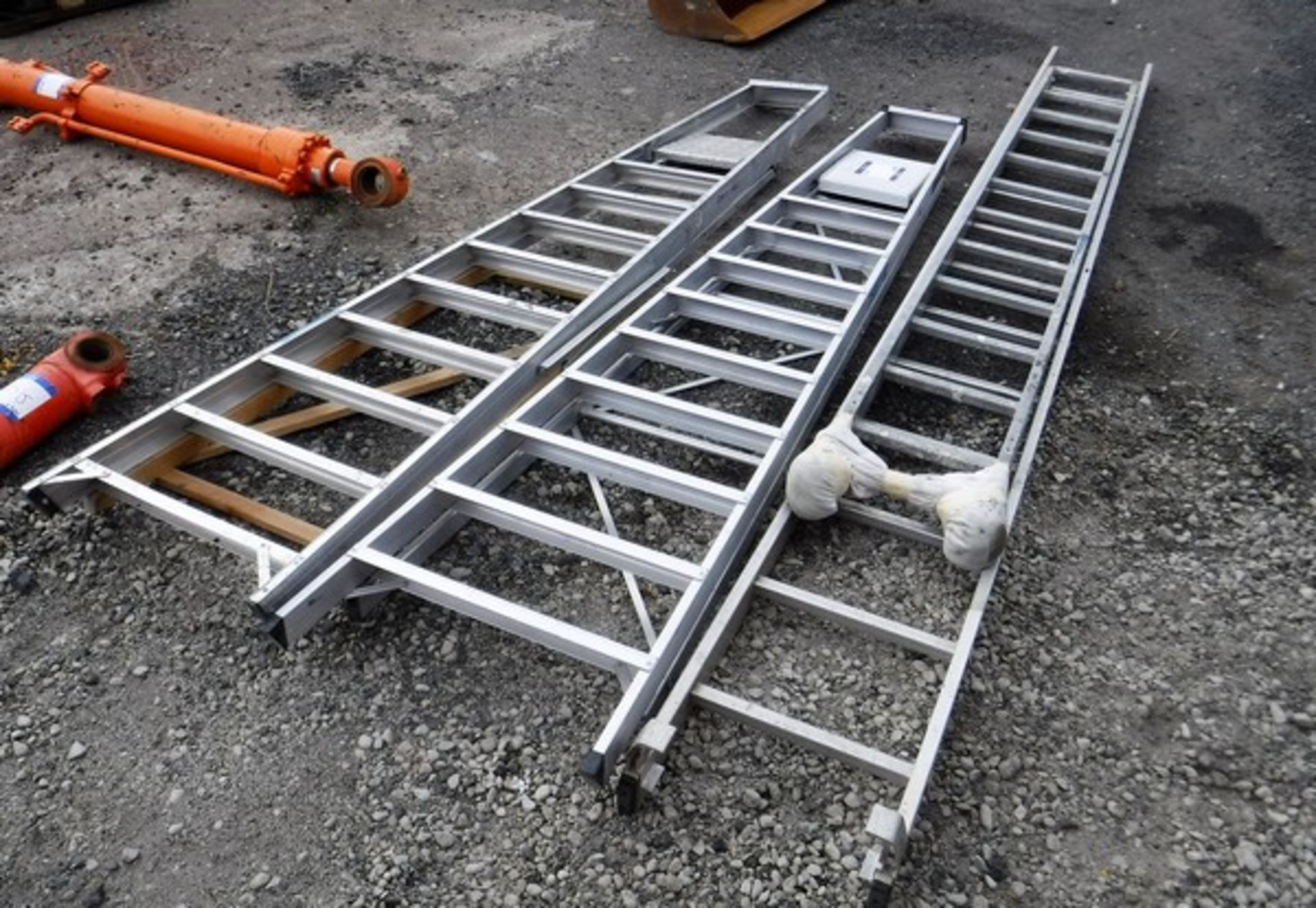 5 VARIOUS LENGTHS ALLUMINIUM LADDERS