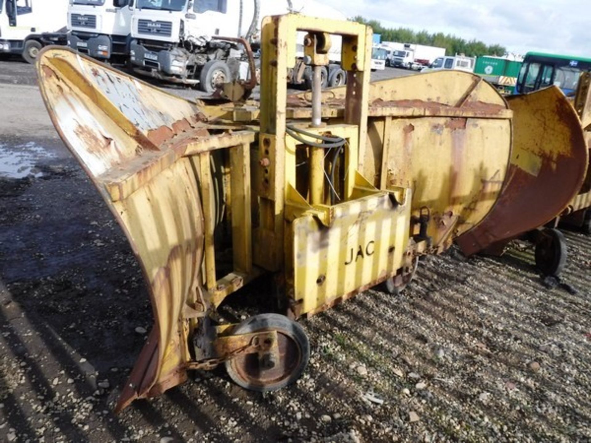 STEEL SNOW PLOUGH FOR LORRY MOUNTING, 2 BLADES APPROX 7FT X 5FT, ASSET MXX - Image 2 of 2