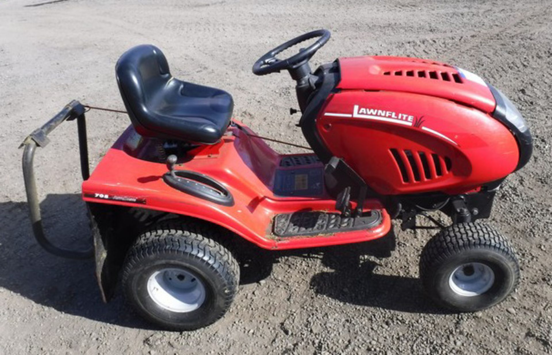 LAWNFLITE 705 RIDE ON MOWER, CUTTING DECK REQUIRES ATTENTION