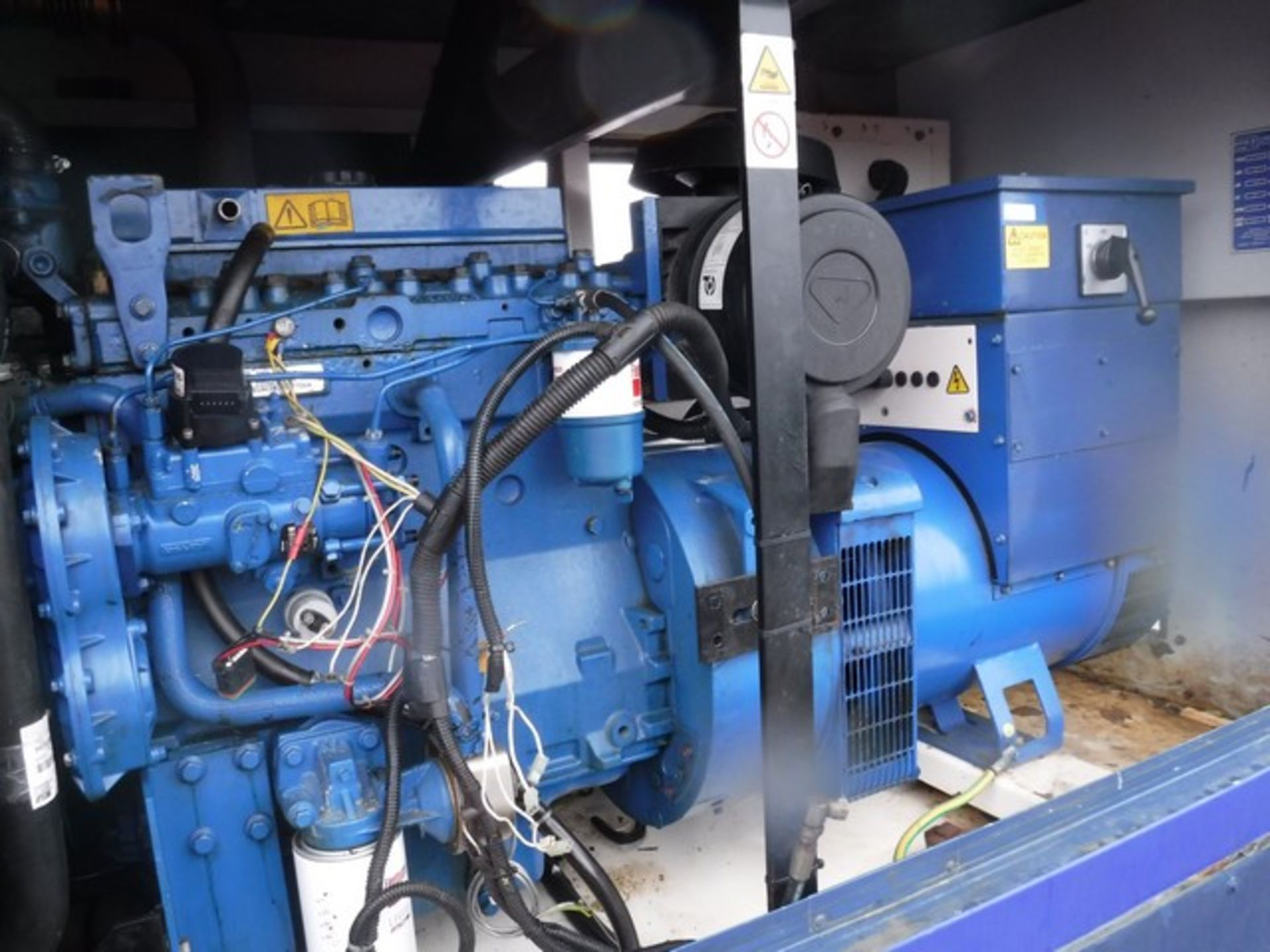 LCH GENERATOR TYPE P60, 60 KVA, VOLDS 240 / 415, 46KW, 83 AMPS, S/N FGWPEP03J DOA11886, REF - 60 - 2 - Image 2 of 9