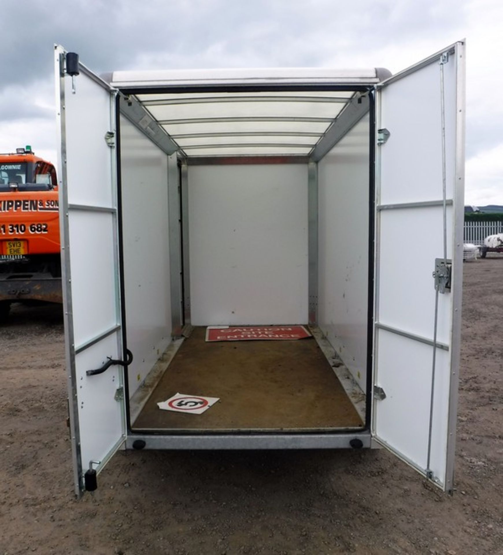 INDESPENSION BOX TRAILER WITH 2 OPENING BACK DOORS & 1 SIDE DOOR, 10FT X 5FT (APPROX) S/N213526 ASSE - Image 3 of 6