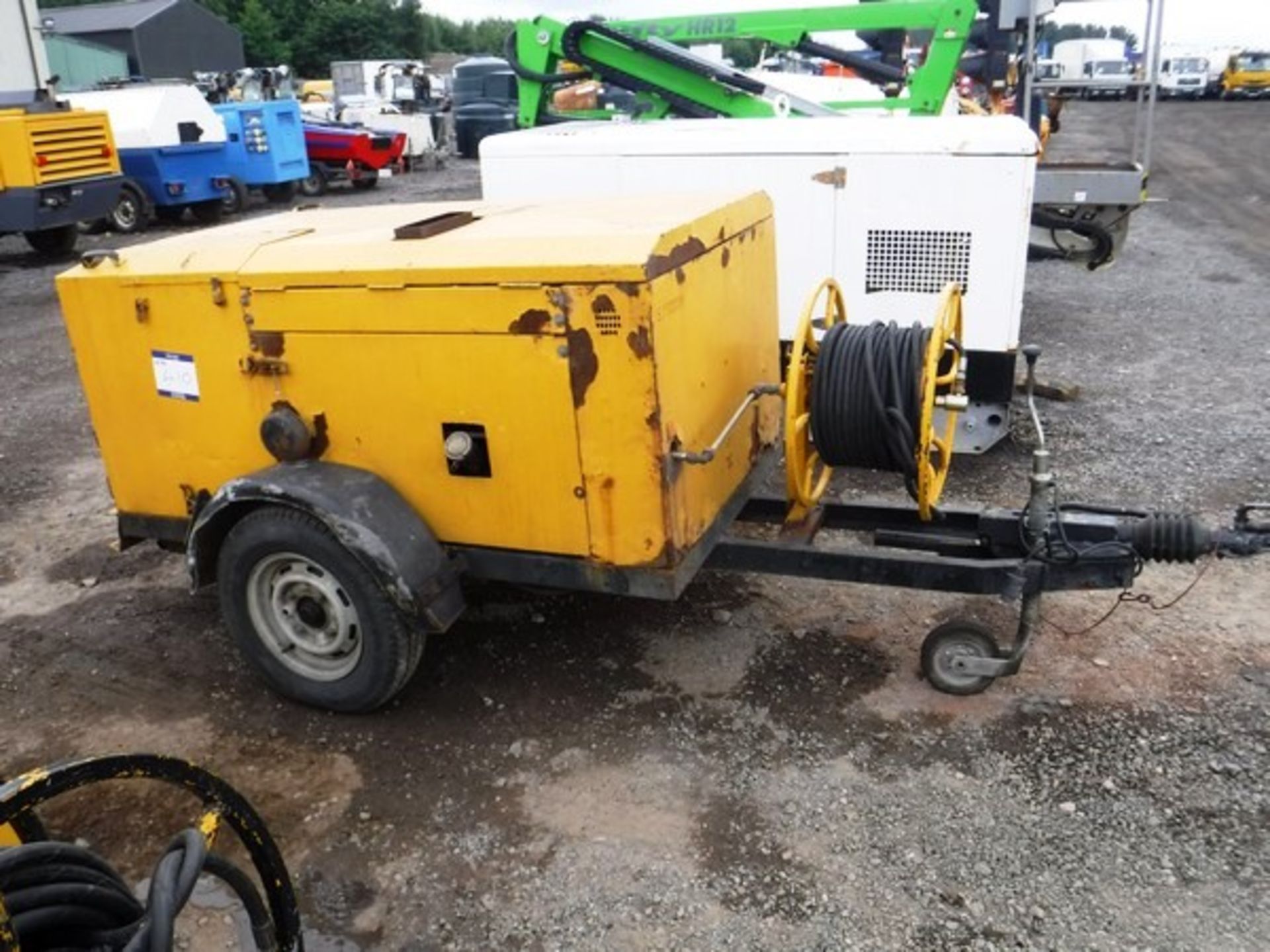 TW FAST TOW HOT & COLD WATER POWER WASHER UNIT. UNIT NO SJ300H - Image 2 of 5