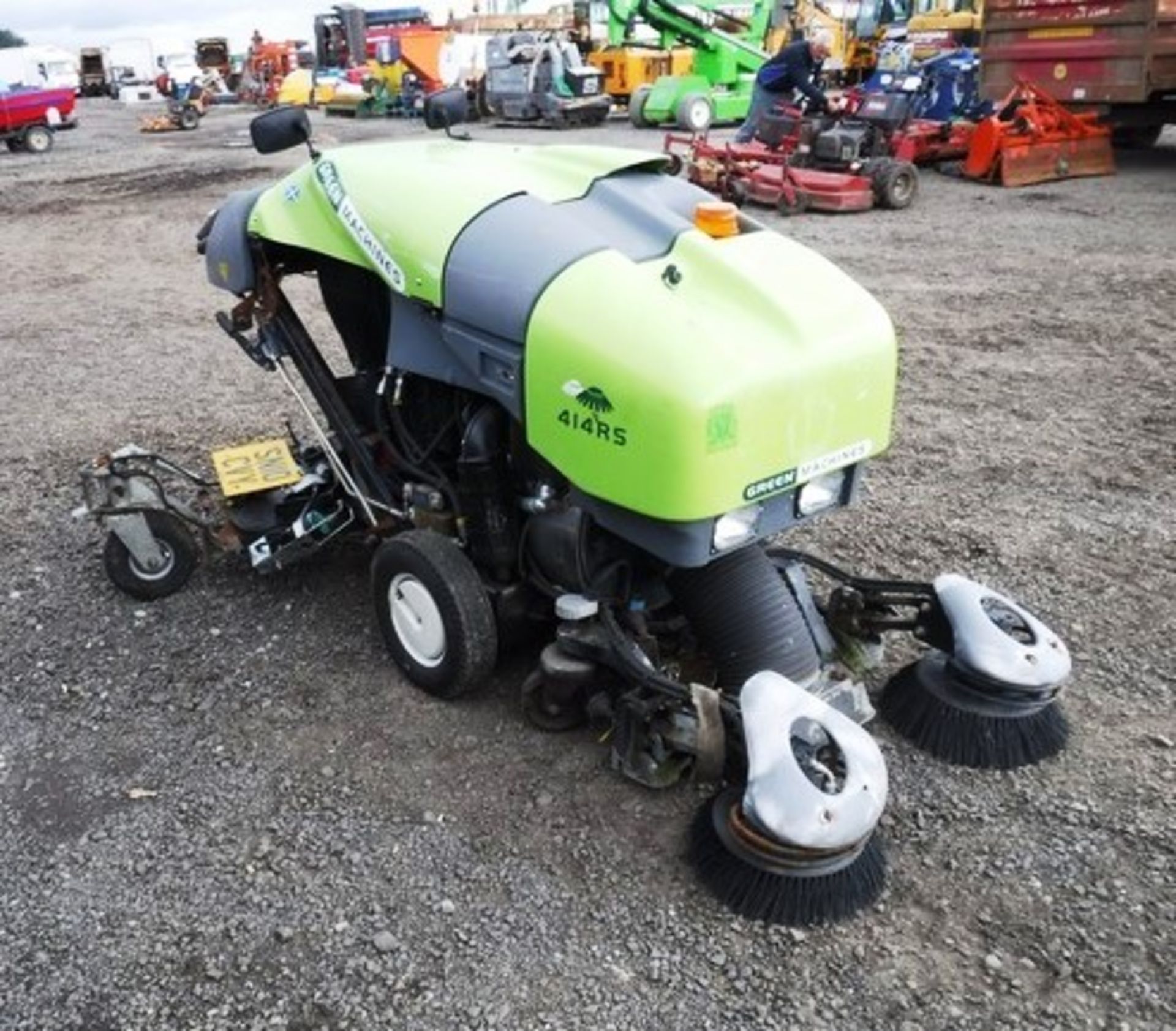 2012 GREEN MACHINES WALK BEHIND STREET SWEEPER, MODEL - 414RS, 1090HRS (NOT VERIFIED) - Image 3 of 9