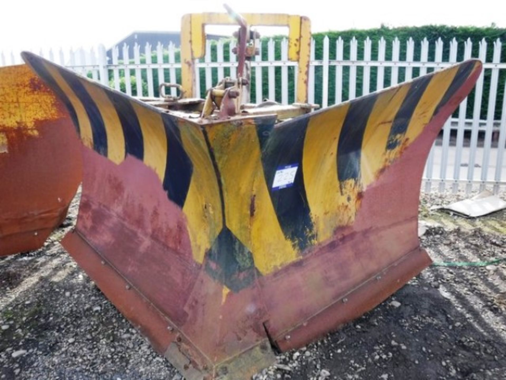 STEEL SNOW PLOUGH FOR LORRY MOUNTING, 2 BLADES APPROX 7FT X 5FT, ASSET MXX