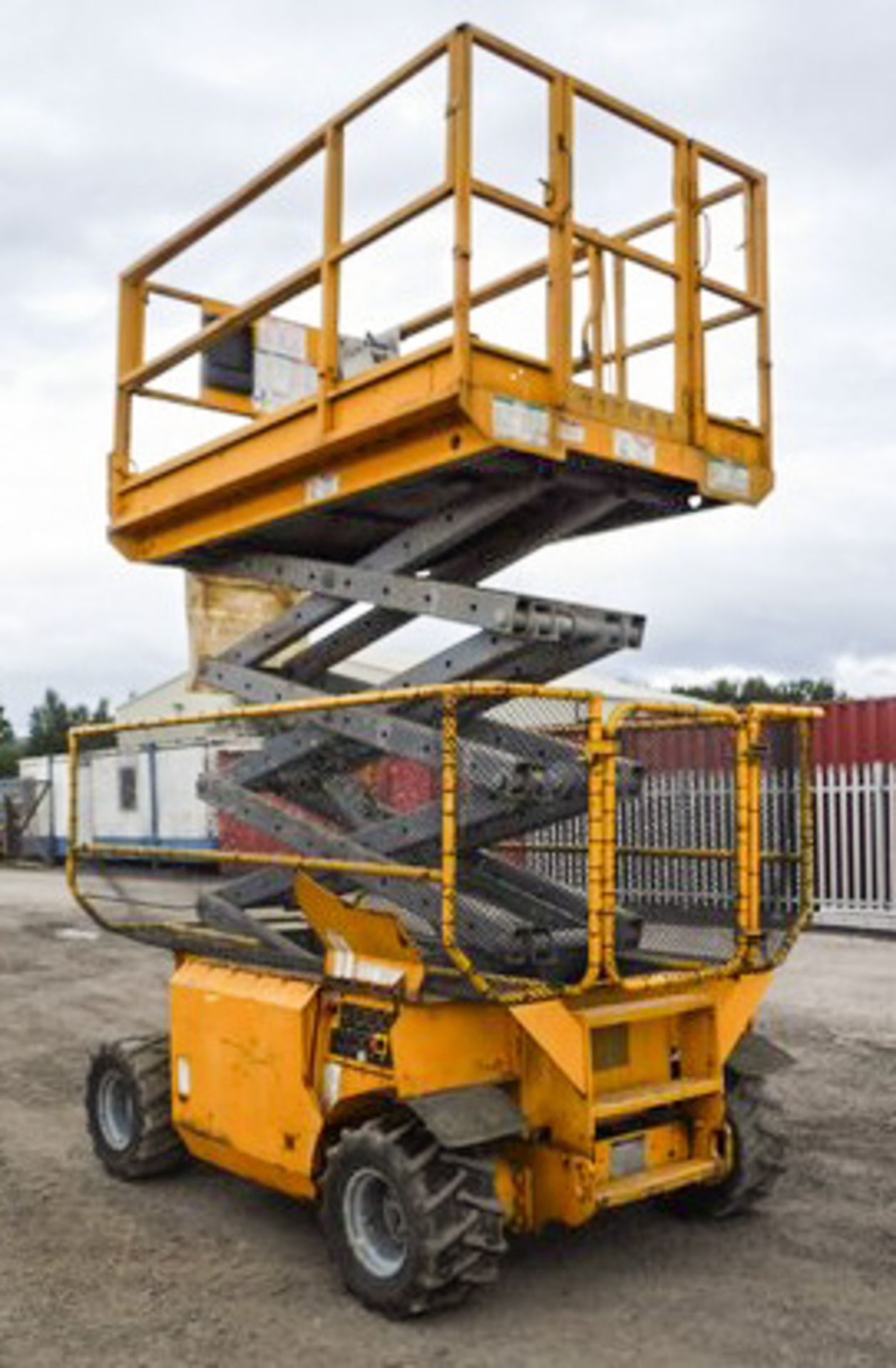 2000 GENIE SCISSOR LIFT, MODEL GS26681C, S/N 26681, 2340HRS (NOT VERIFIED), MAX REACH 12MTRS - Image 11 of 16