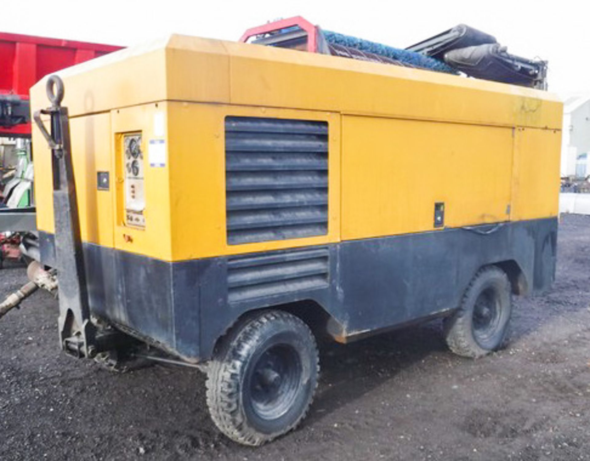 2000 INGERSOLL RAND TOWABLE COMPRESSOR MODEL 12/235 WEC. CODE 094. MAX PRESSURE 138 BAR. FITTED WITH