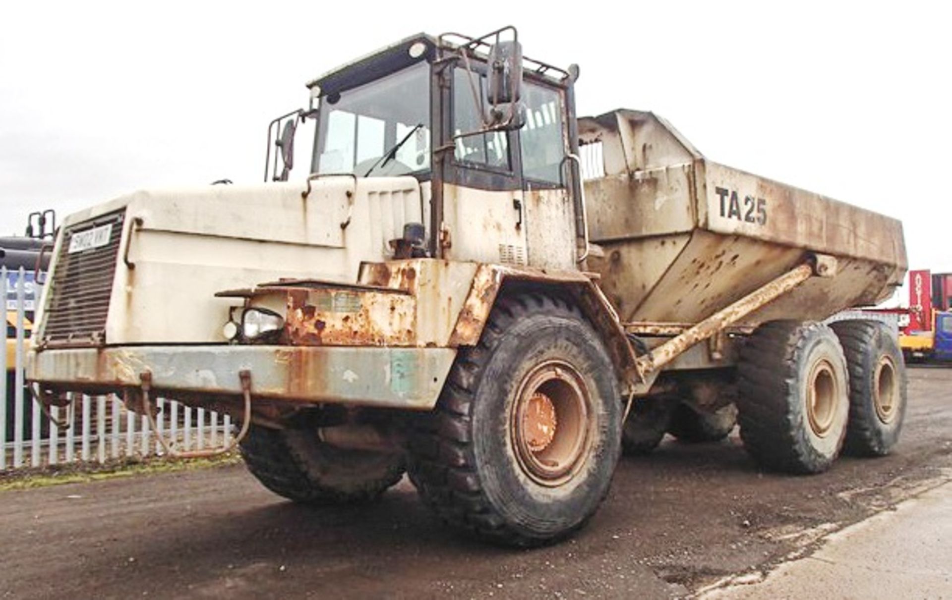 2002 TEREX TA25, REG - SW02VKT, S/N - A8051384, ARTICULATED DUMP TRUCK, MAX PAYLOAD 23000KG, REVERSI - Image 2 of 17